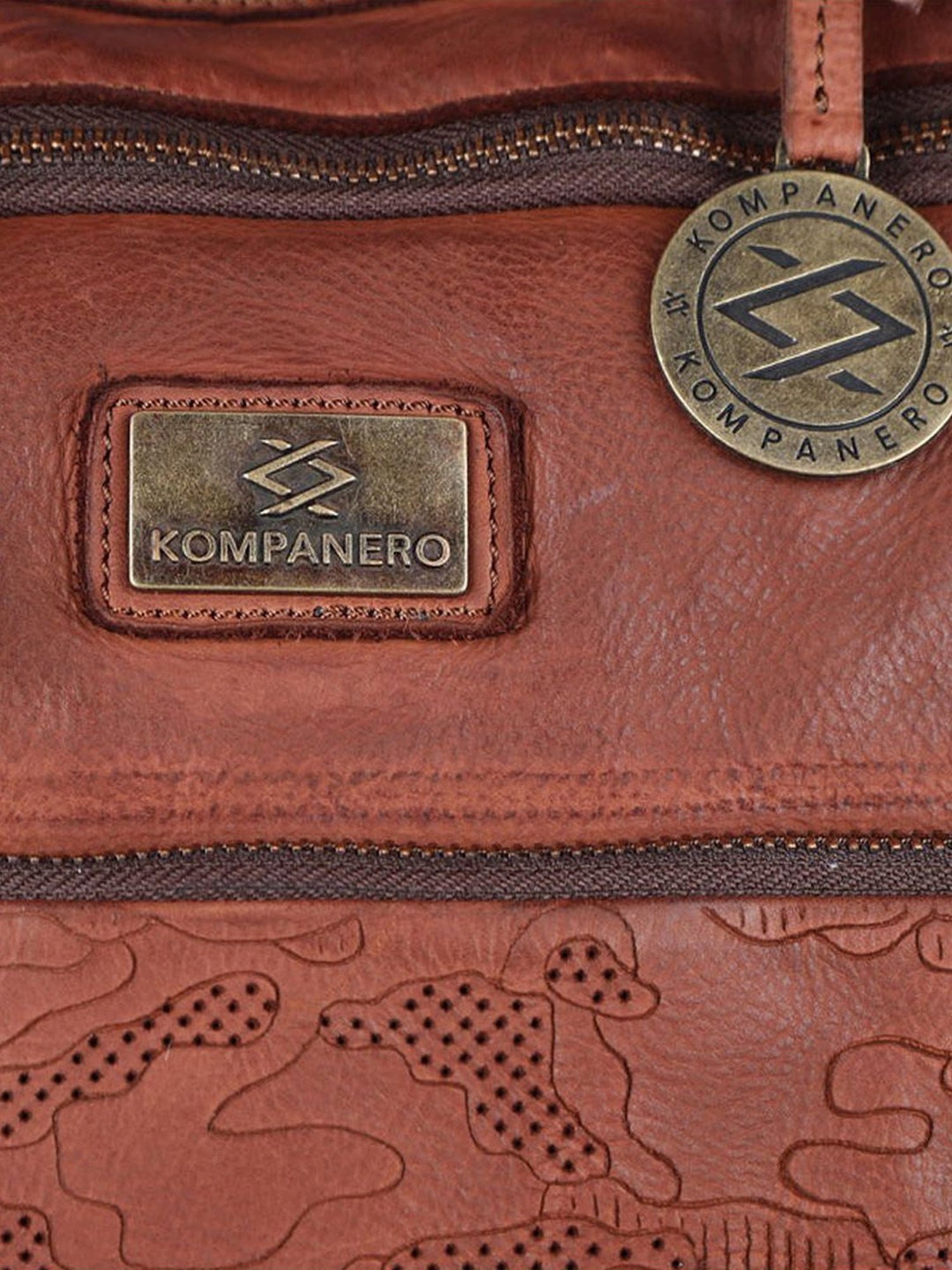 CAT 20 Ltrs Multicolor Camo Backpack