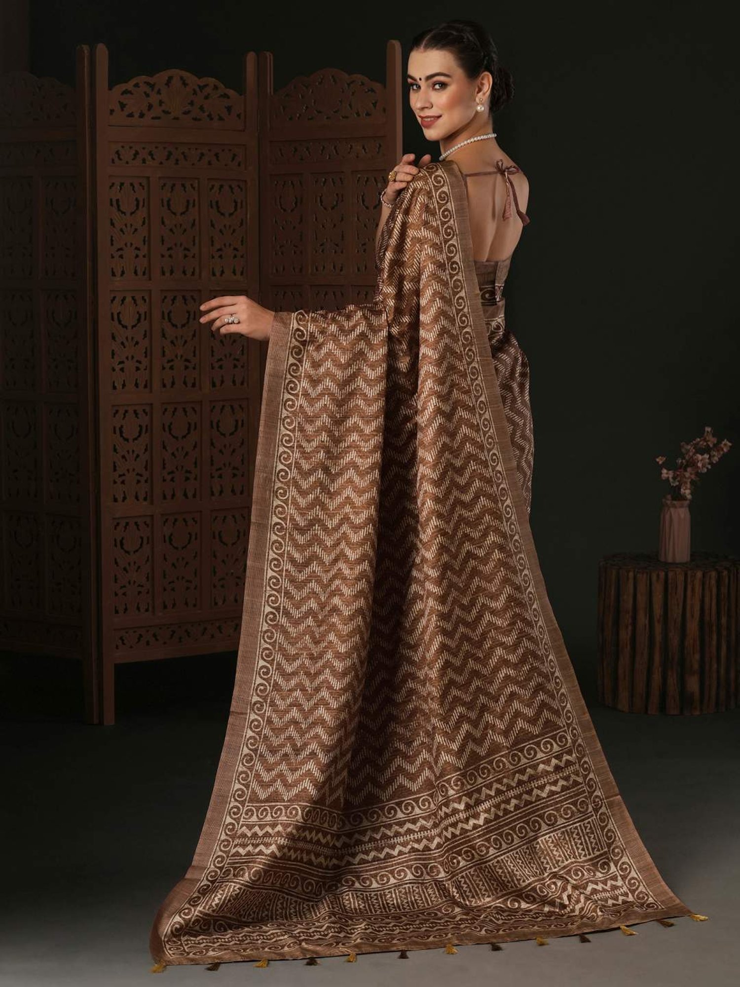 Unnati Silks Grey Cotton Printed Saree With Unstitched Blouse