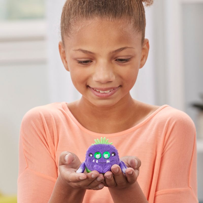 Yellies! Wiggly Wriggles; Voice-Activated Spider Pet;