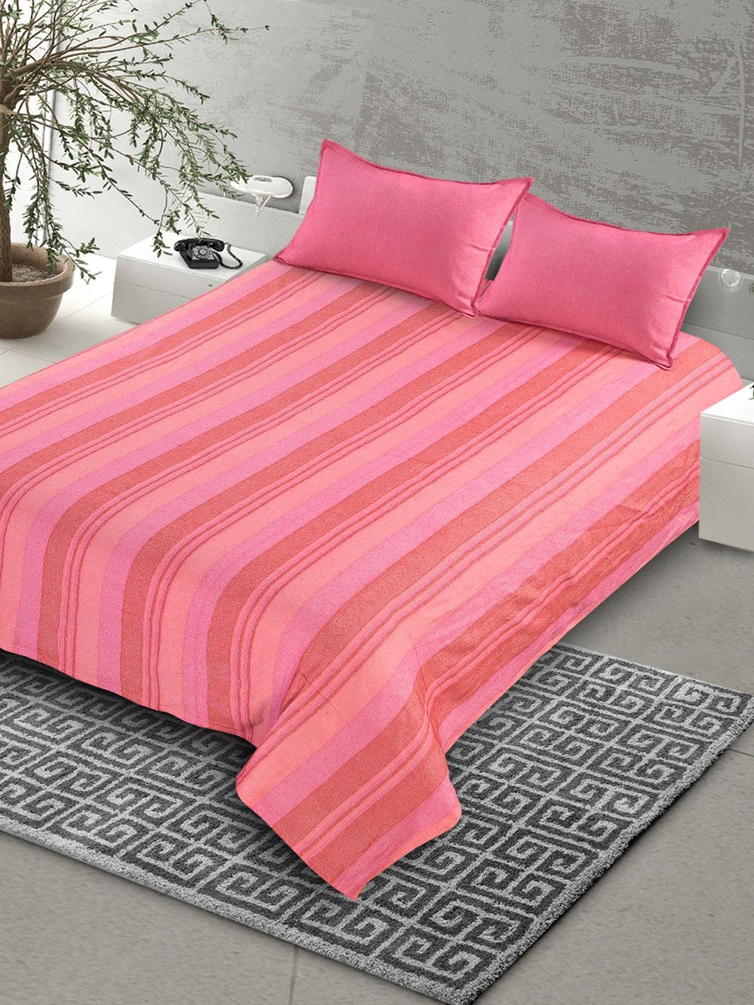 Saral Home Abstract Pink 155 TC Cotton King Sized Bed Sheet with 2 Pillow Covers