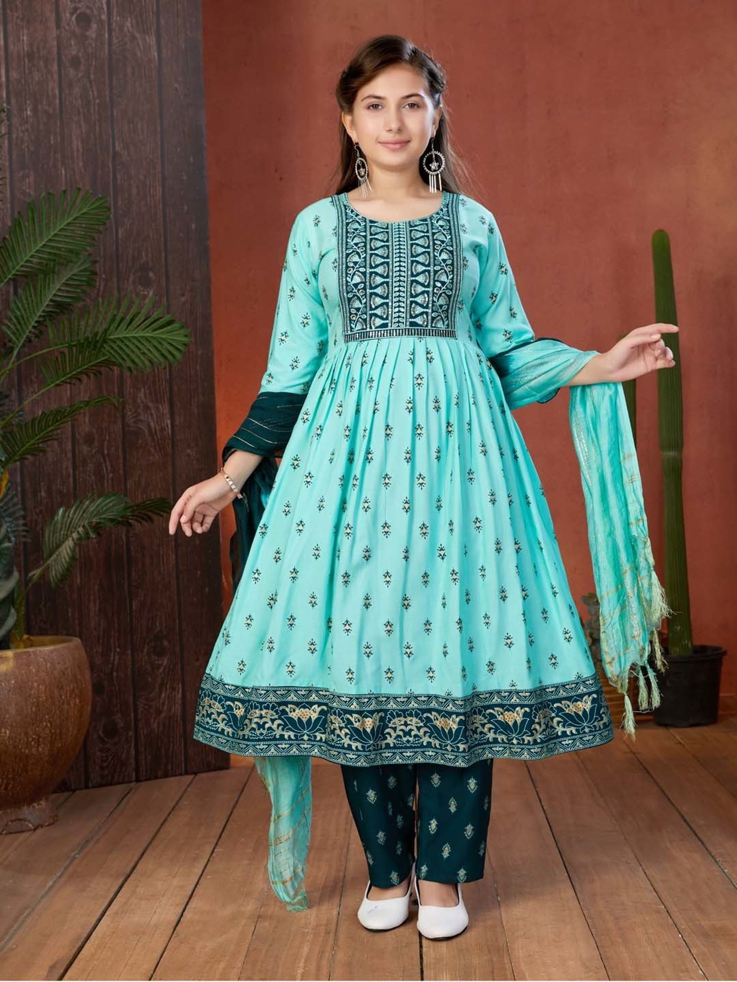 Aarika Girls Light Blue & Green Embellished Kurti