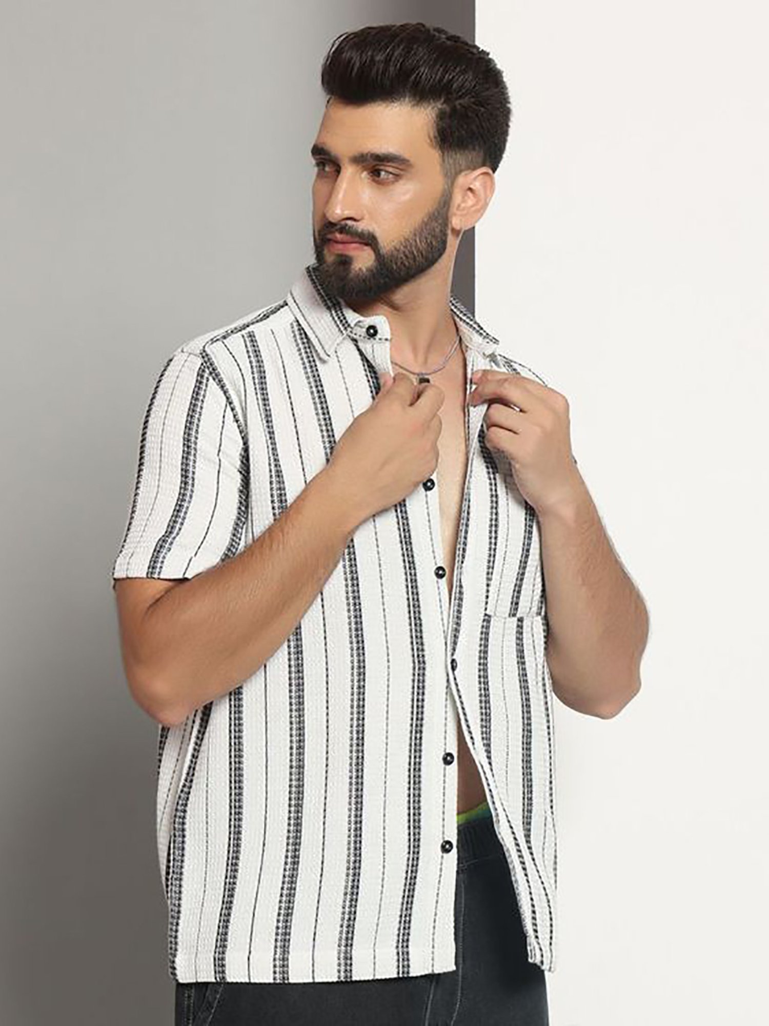 CHIMPAAANZEE White Regular fit Stripes Casual Shirt