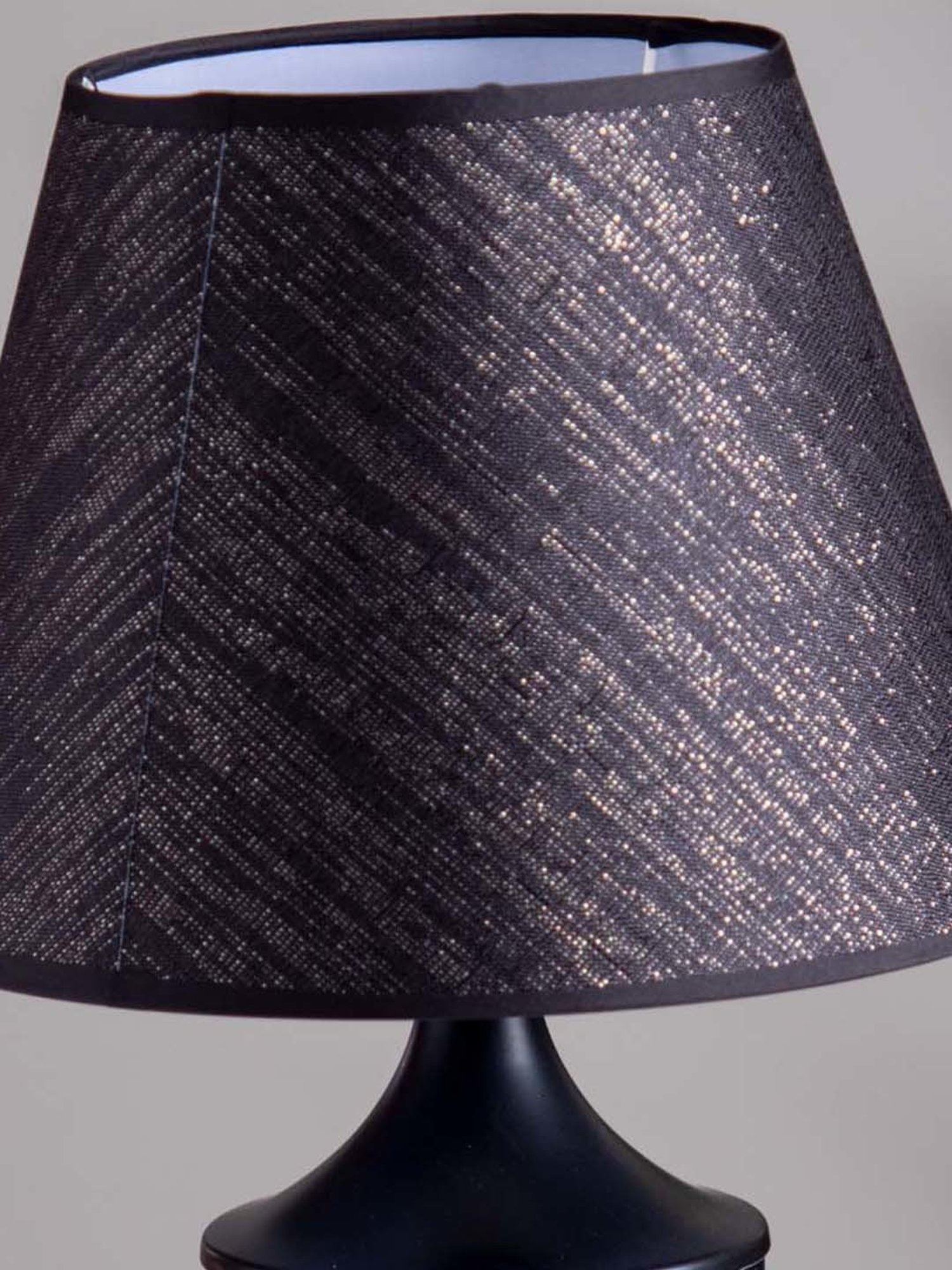 The Decor Kart Black Metal Charade Table Lamp