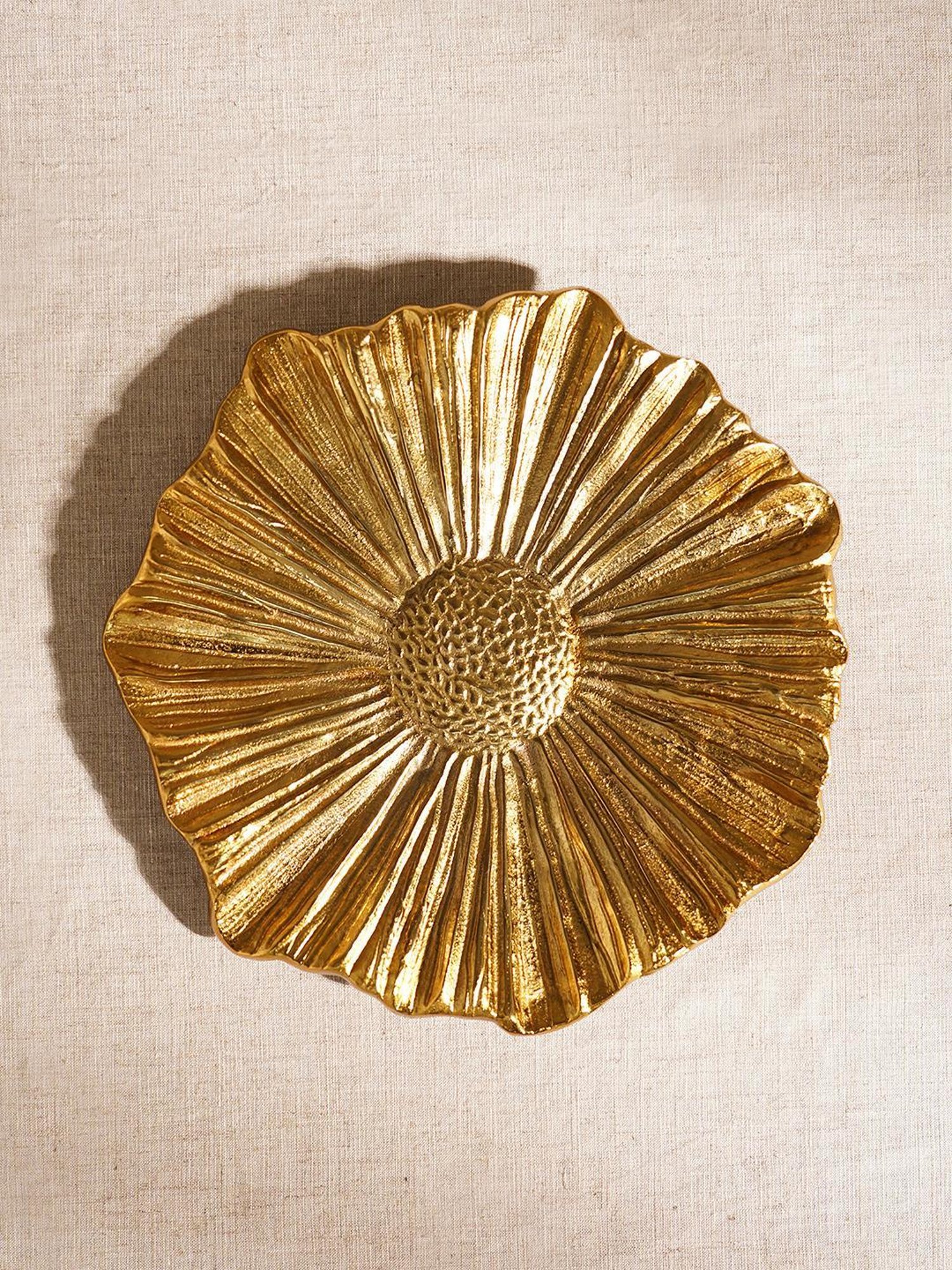 Pure Home and Living Gold Aluminium Textured Decorative Platters