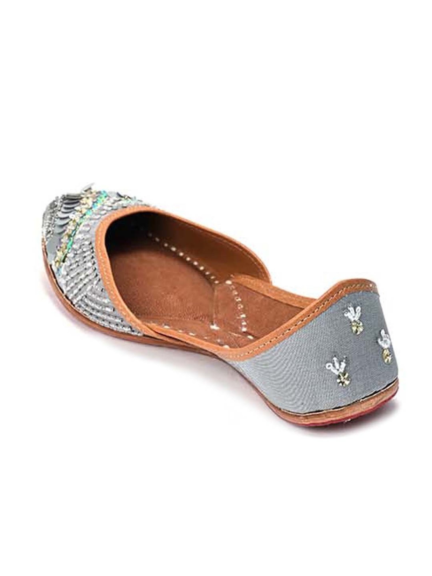 Scentra Women's Grey Ethnic Juttis