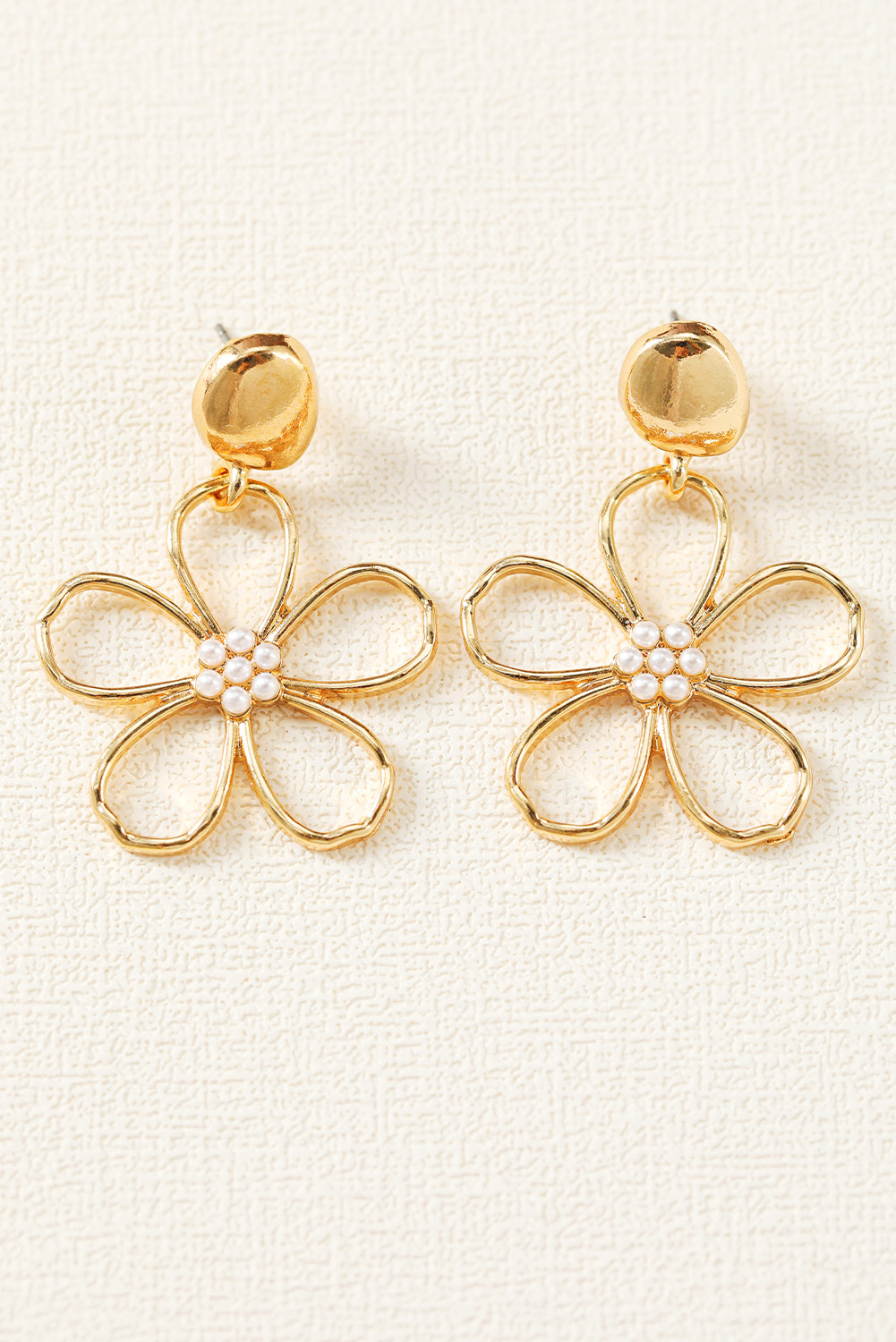 Gold Vintage Cut Out Flower Pearl Decor Stud Earrings