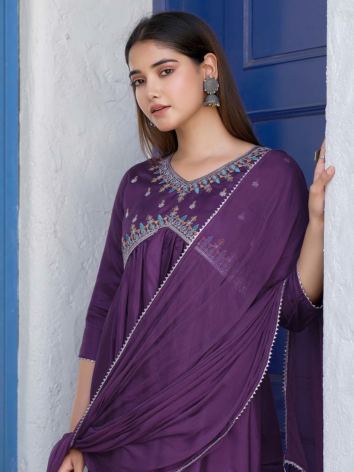 Skylee Purple Embroidered Kurta With Pant & Dupatta