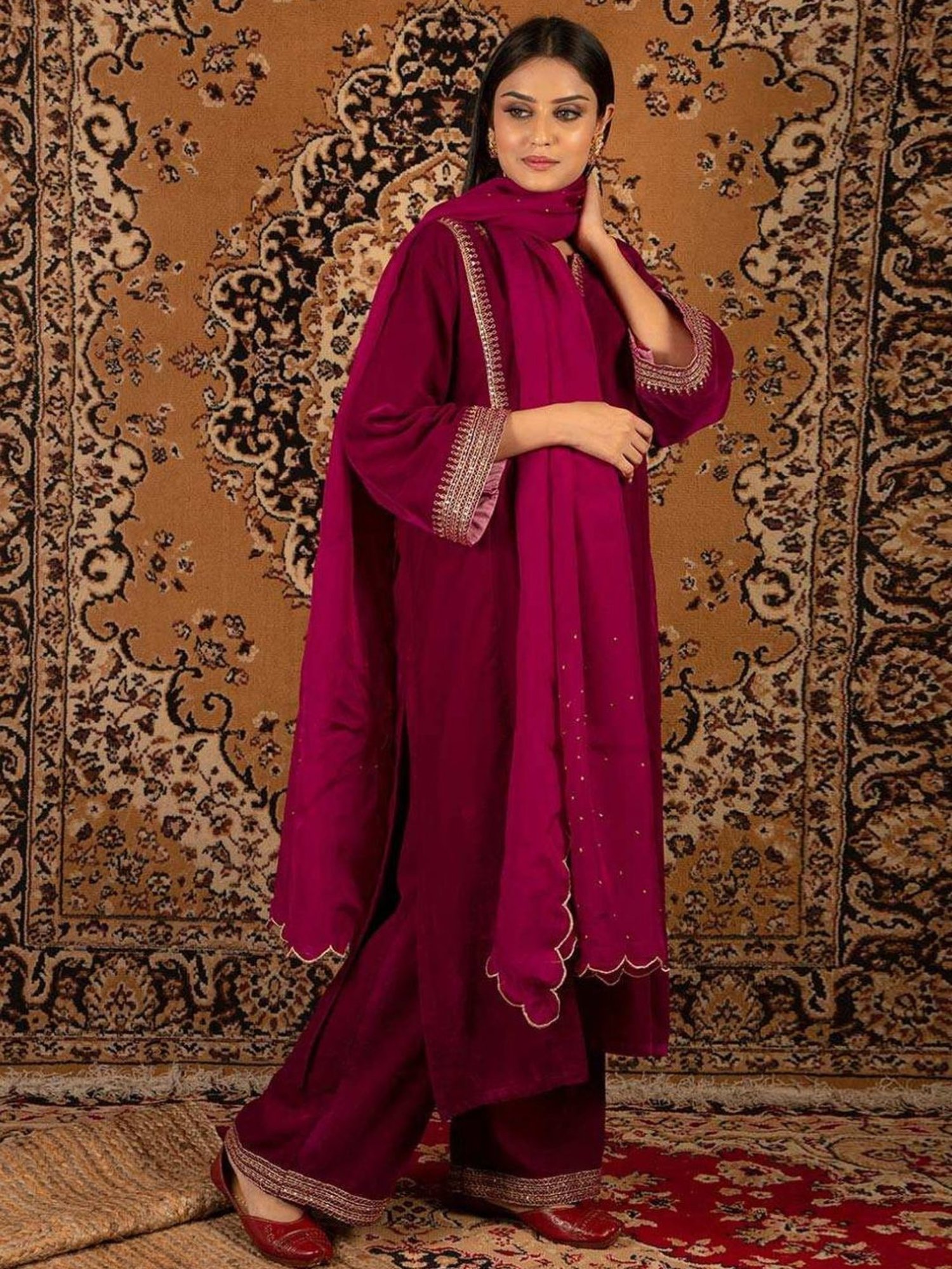 Priya Chaudhary Magenta Naaz Embroidred Silk Velvet Kurta