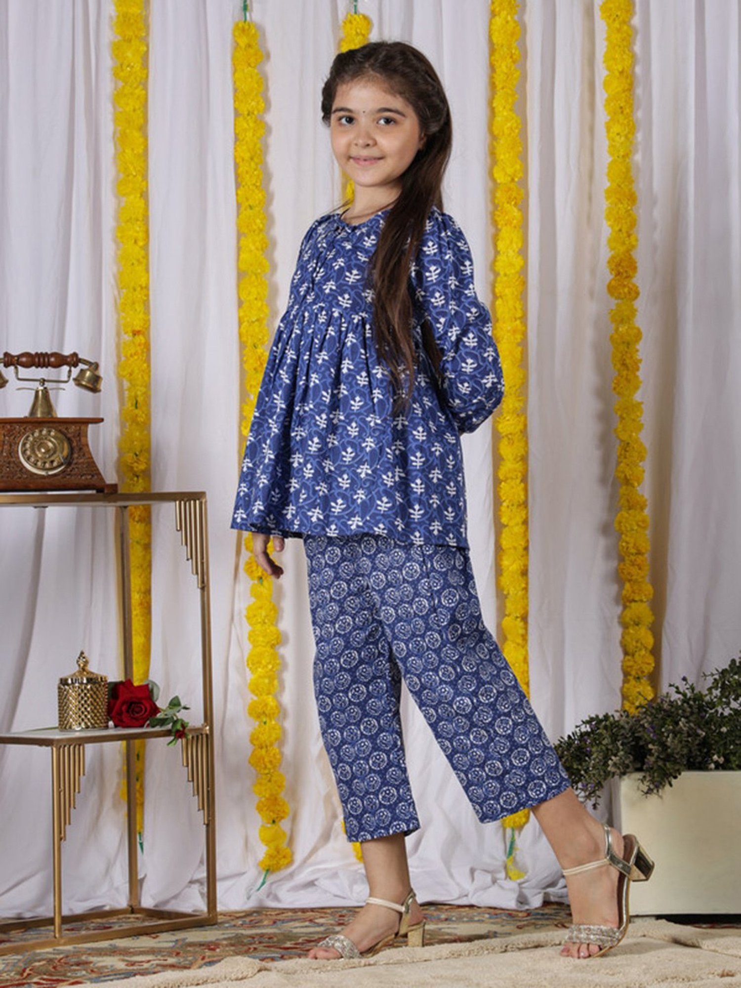 NEUDIS Girls Navy Floral Print Kurta with Trousers