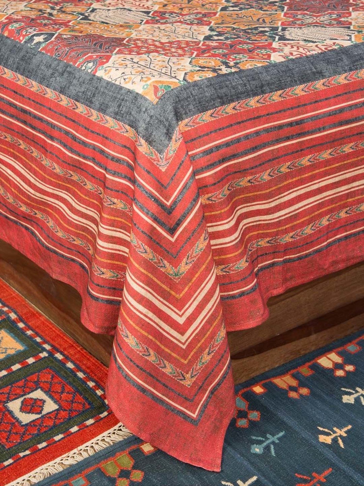 DDECOR Live beautiful Geometric Insignia Dove 210 TC Cotton Comforters - Set of 3