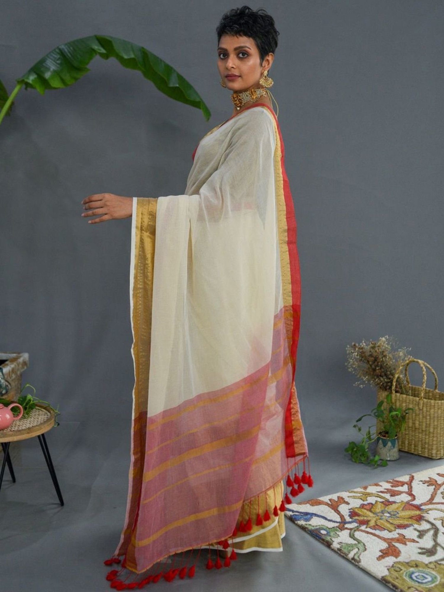Suta Off-White Cotton Saree Without Blouse