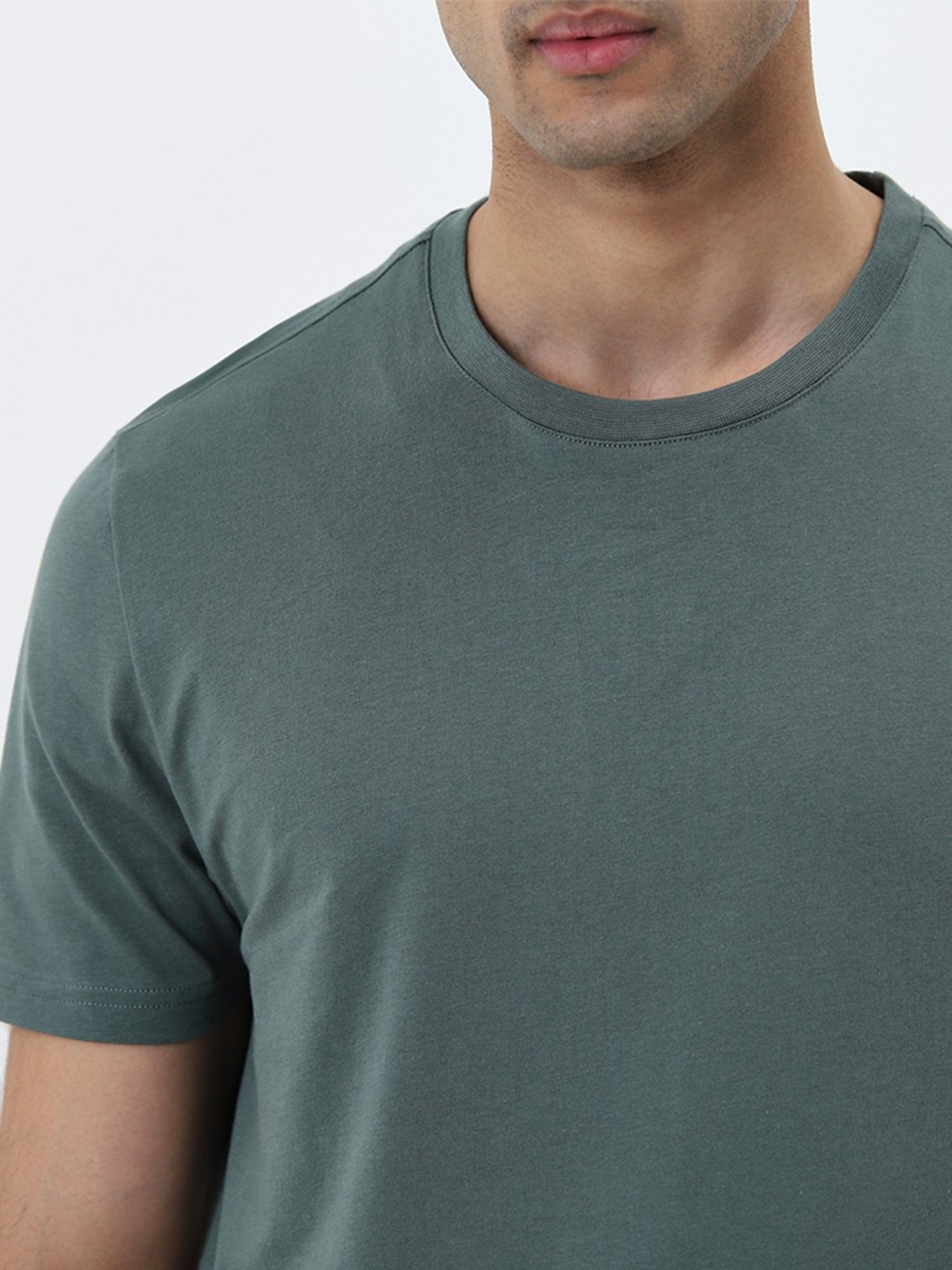 WES Casuals by Westside Green Solid Slim-Fit Cotton T-Shirt