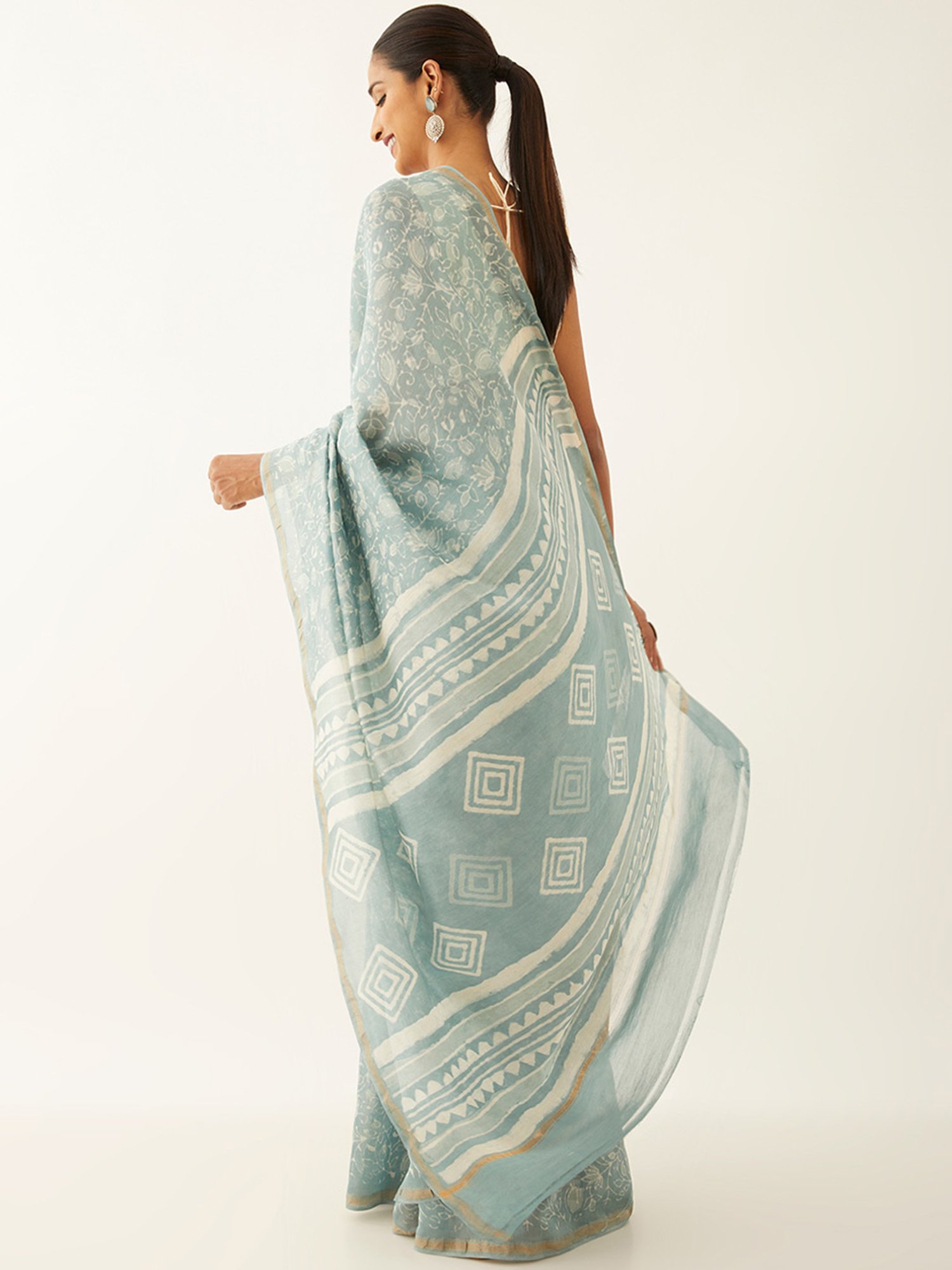 Taneira Slate Grey Printed Saree With Unstitched Blouse