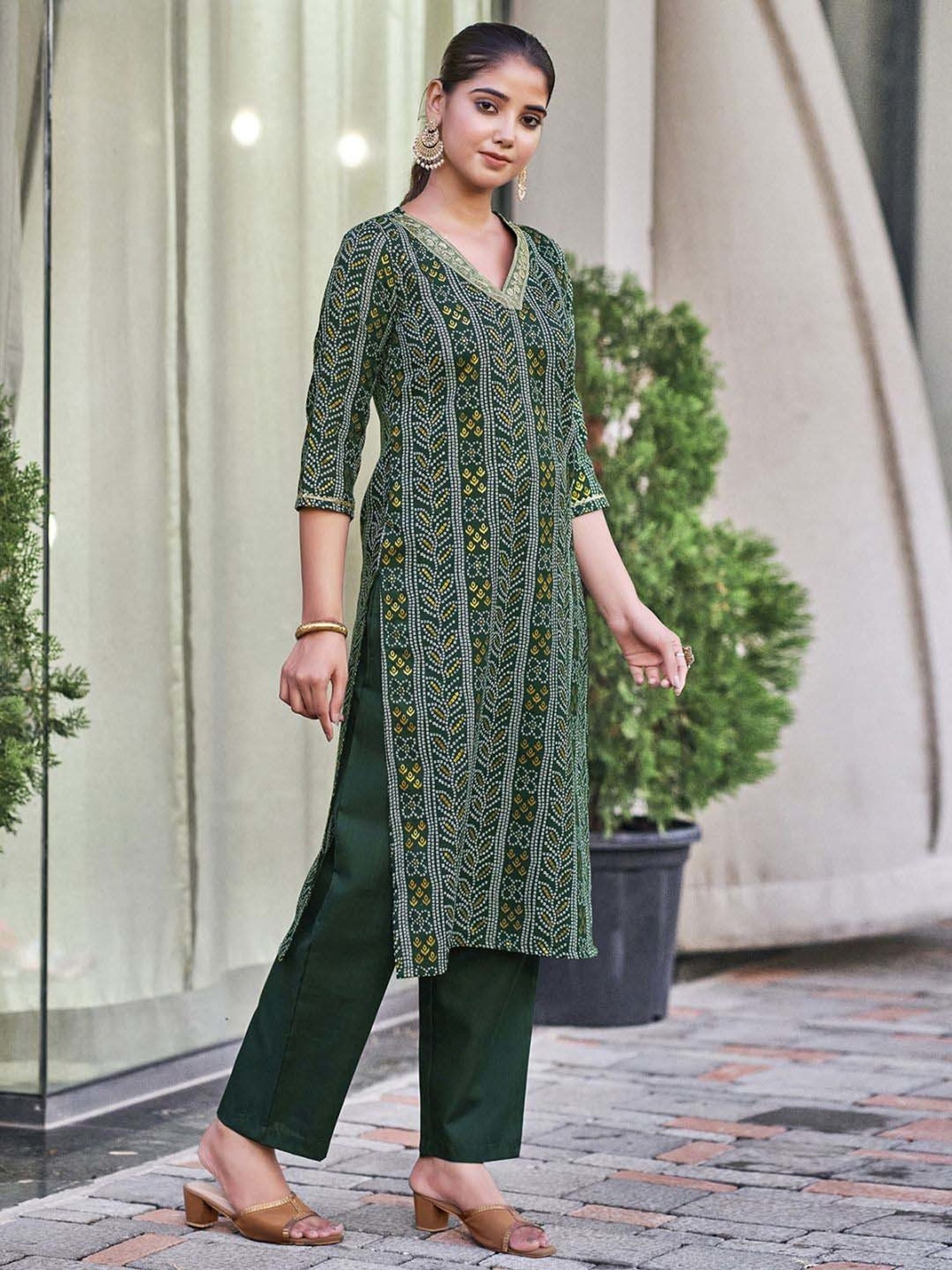 Skylee Green Cotton Printed Kurta Pant Set With Dupatta