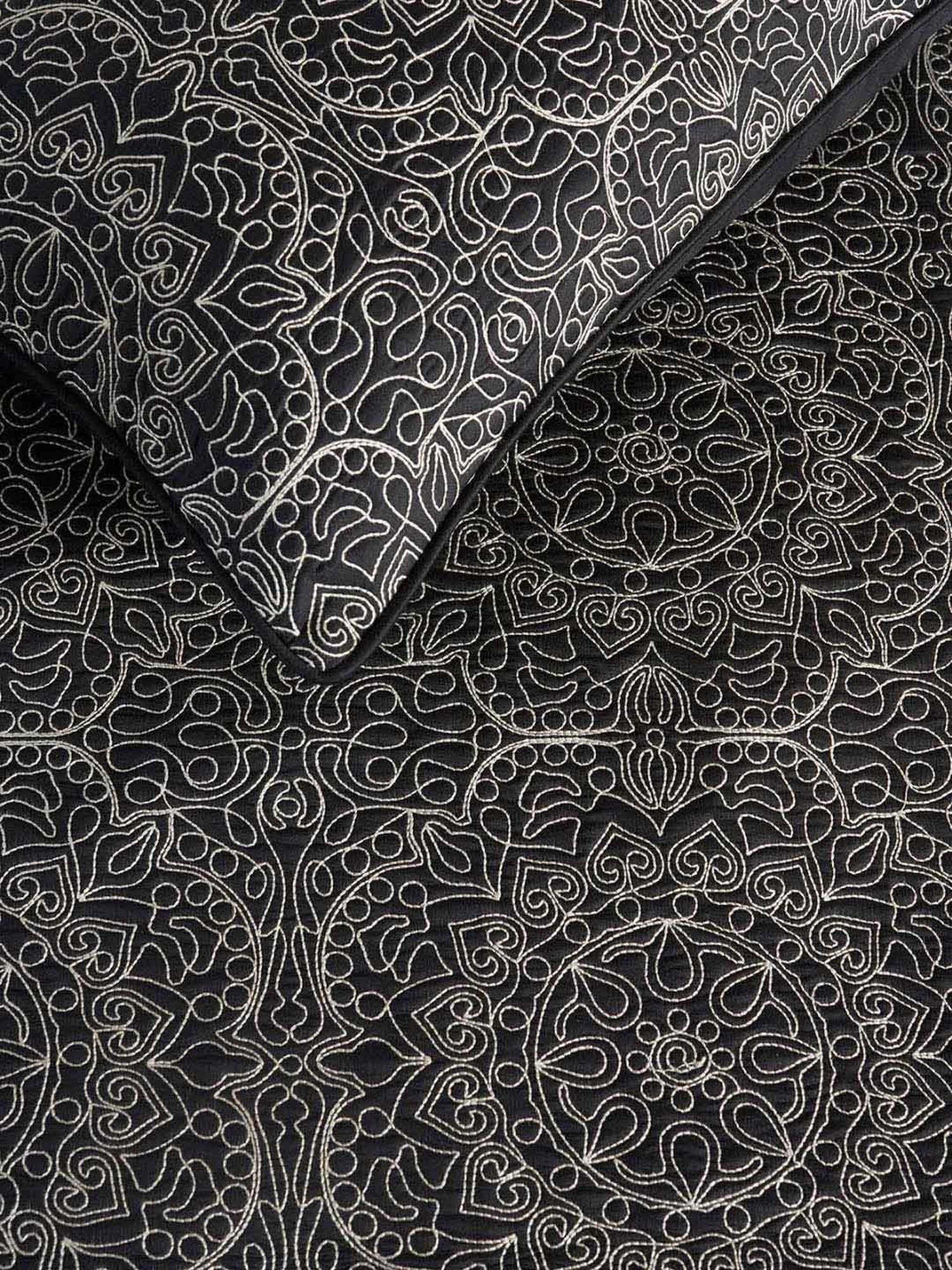 DDECOR Live beautiful Embroidery Medallion Ebony 210 TC Cotton Comforters - Set of 3