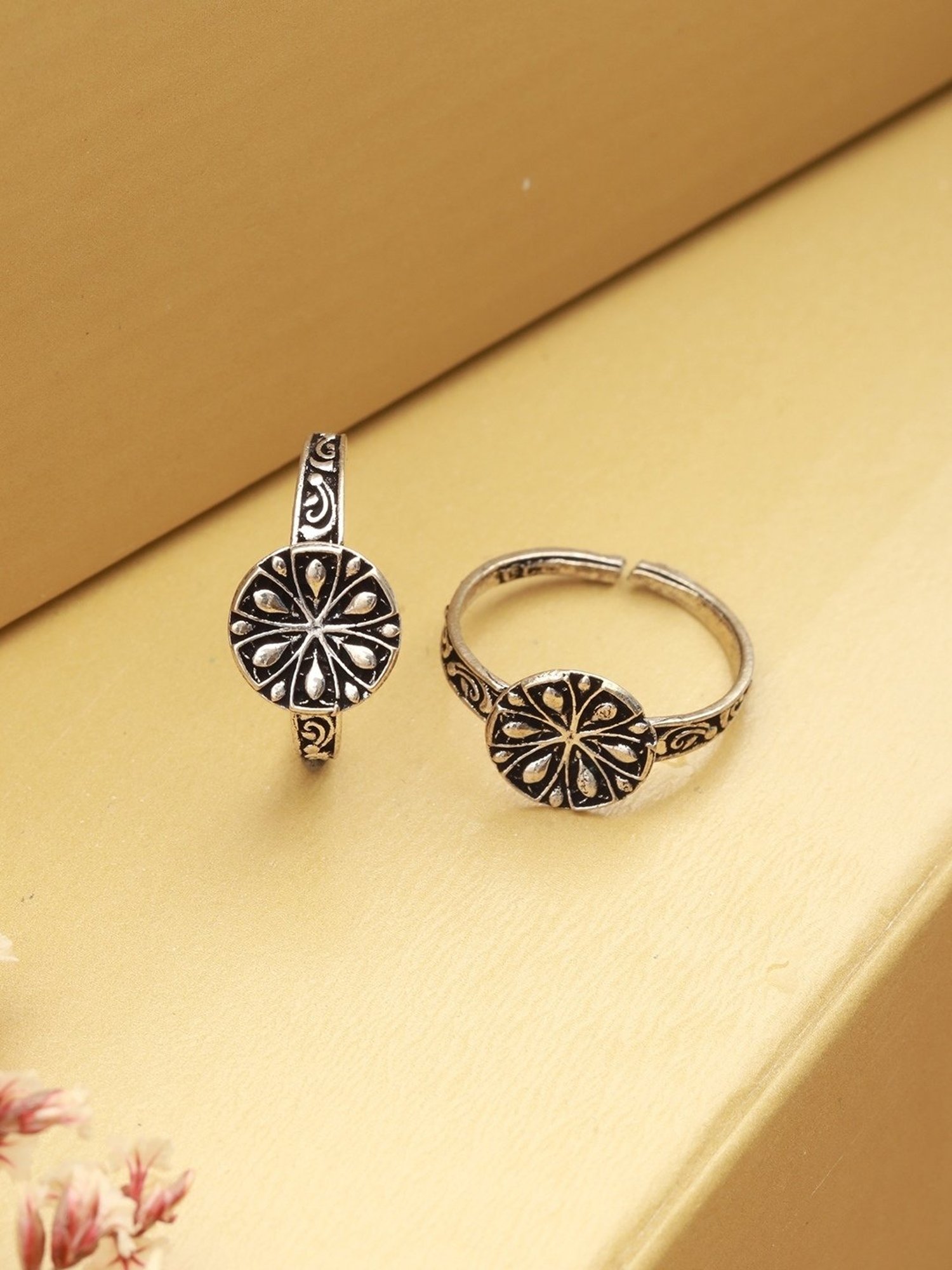 Priyaasi Pair of Floral Design Oxidized Silver Adjustable Toe Rings