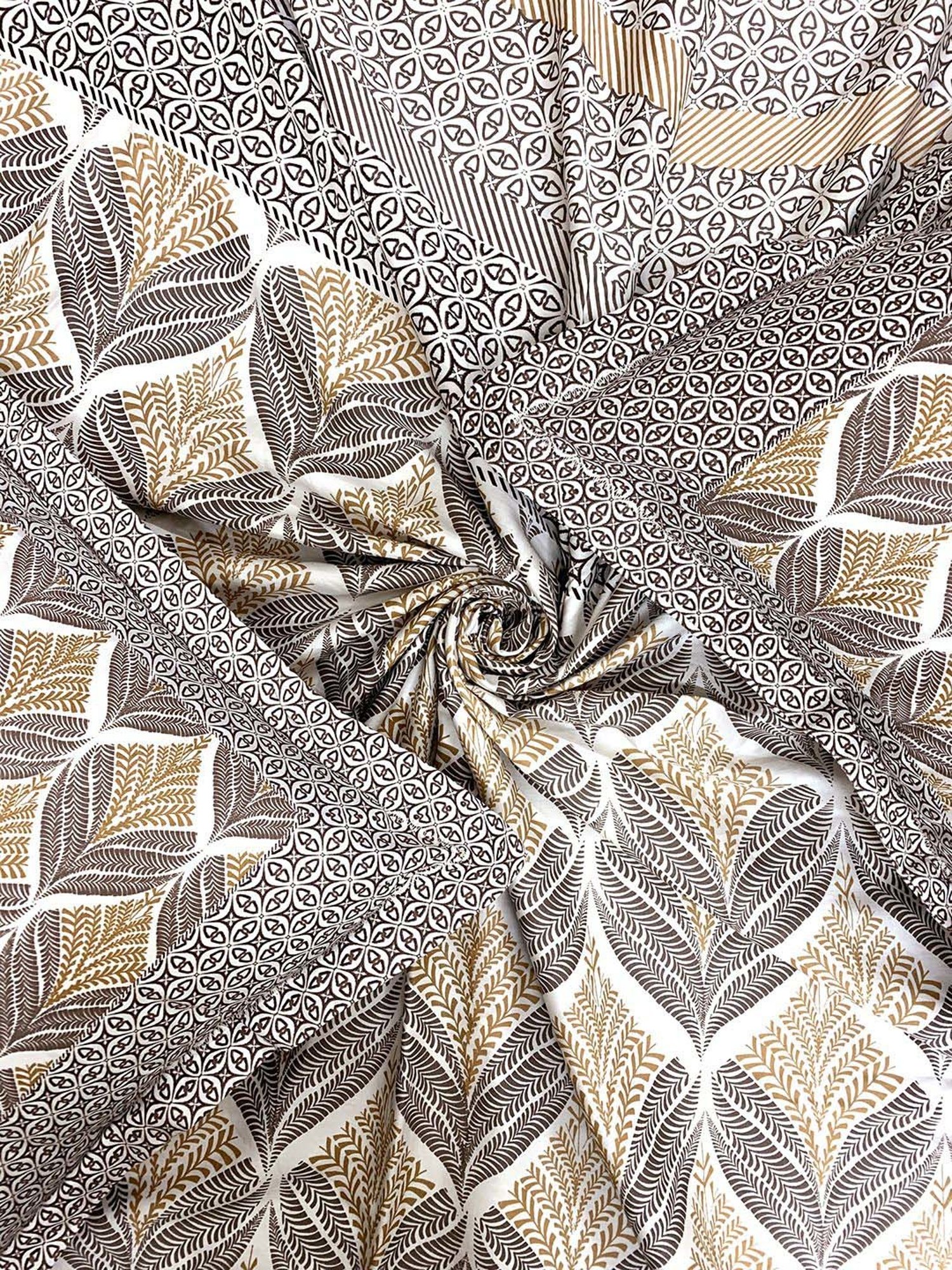 BELLA CASA Amer Printed Brown & Yellow 350 TC Plain King Bedsheet with 2 Pillow Covers