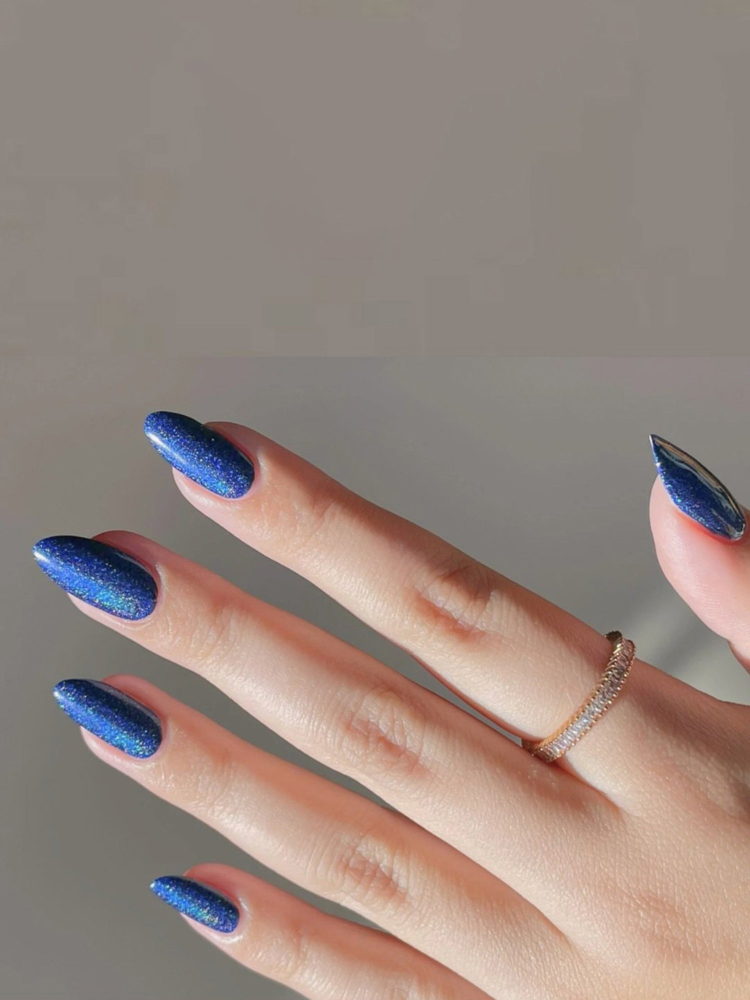 KINDED Nail Paint 15 Glittery Sapphire Blue - 9 ml