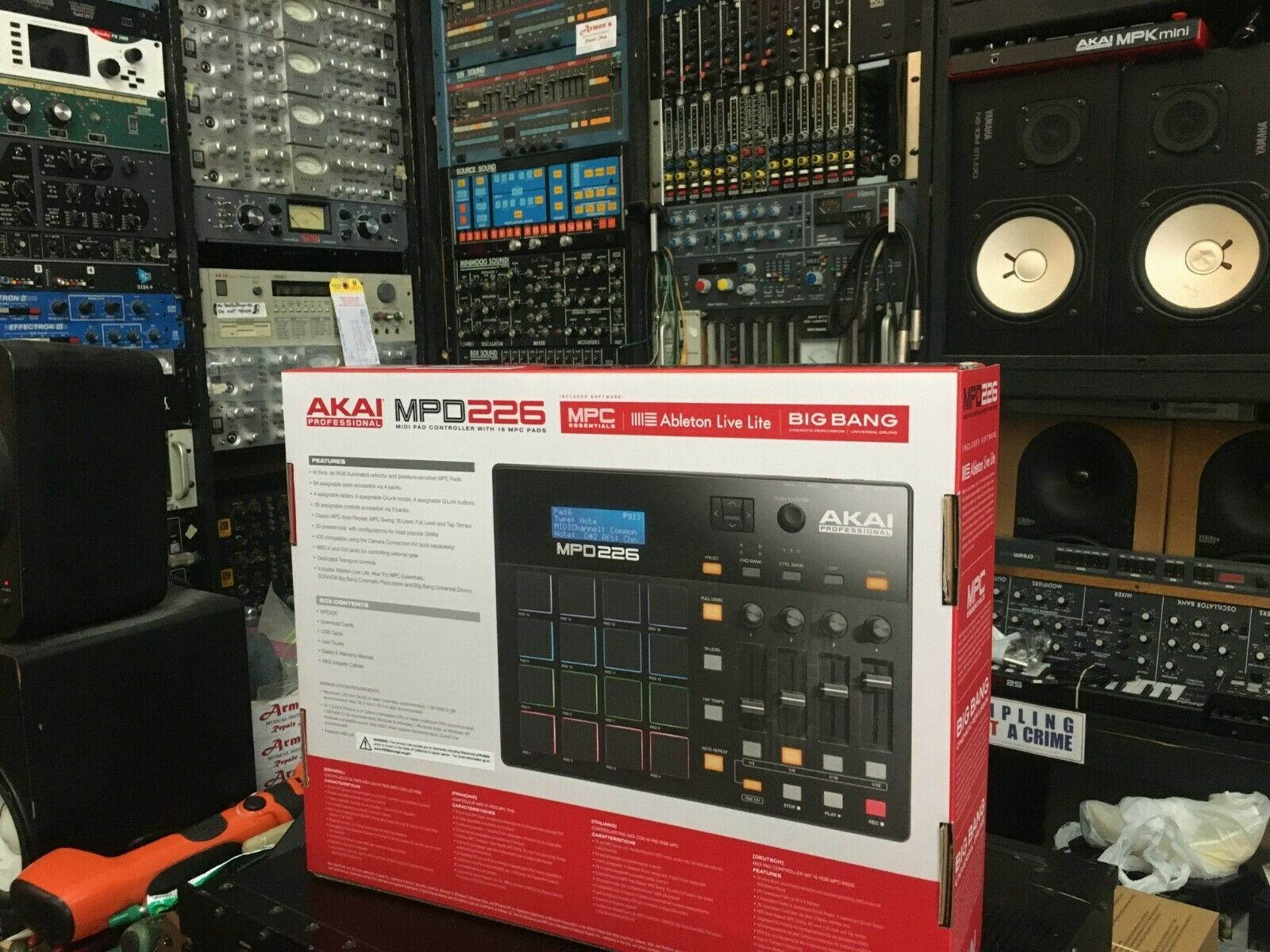 Akai Professional MPD226 16 Pad MIDI / USB  Controller MPD 226 New //ARMENS//
