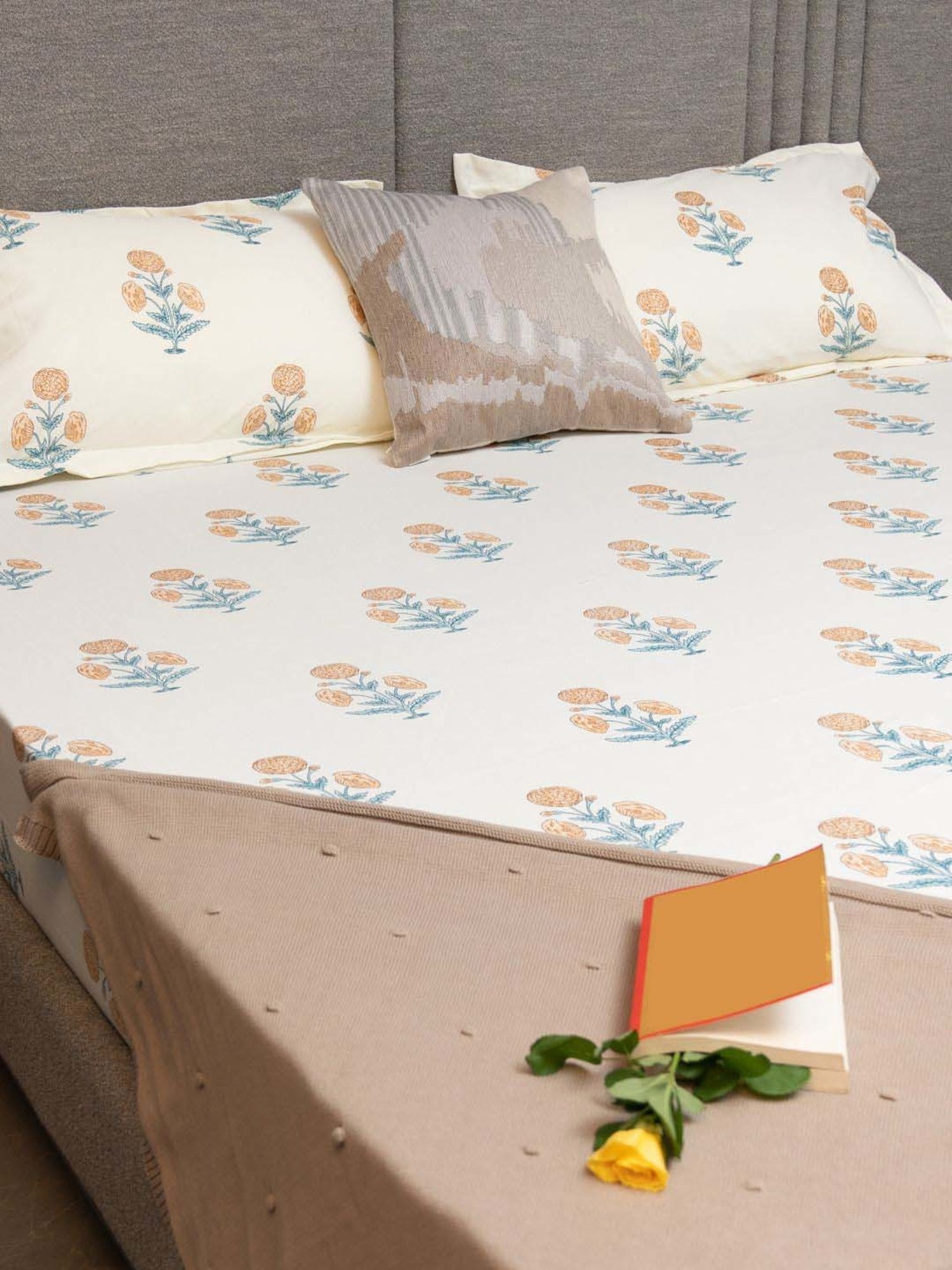 Urban Space White & Blue Cotton 200 TC Single Bedsheet with 1 Pillow Cover