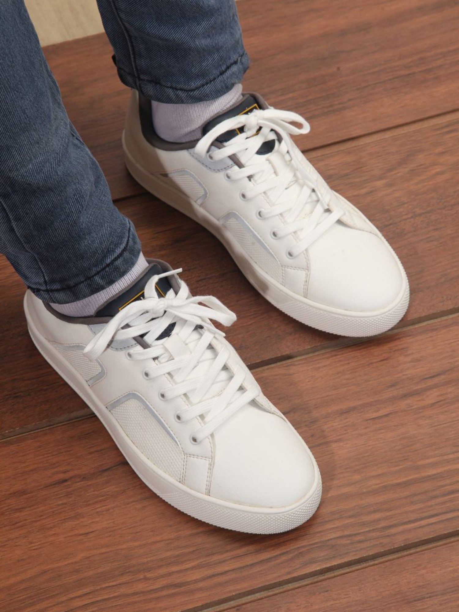 ID Men's White Casual Sneakers