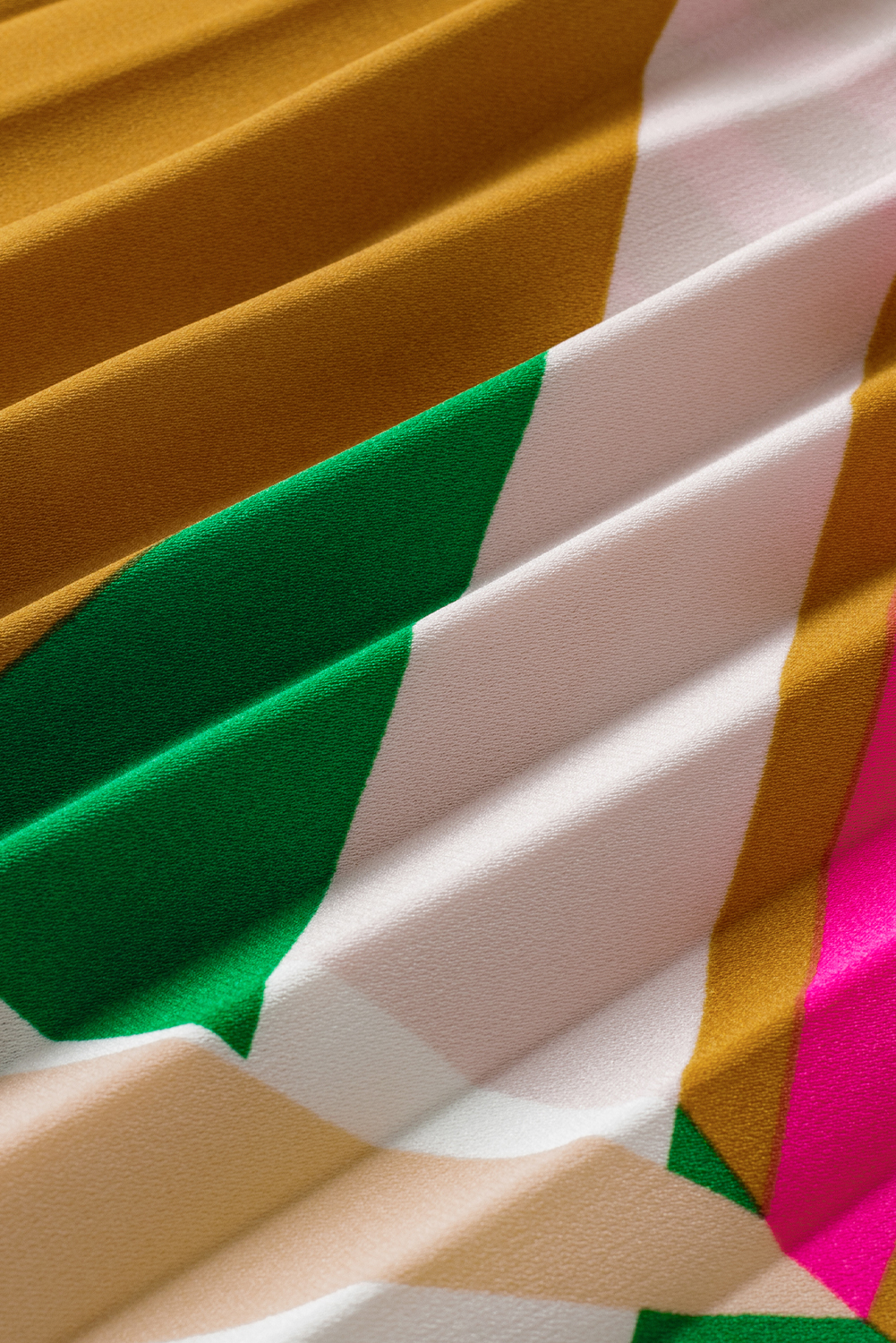 Multicolor Boho Geometric Print Keyhole Back Pleated Sleeveless Shirt