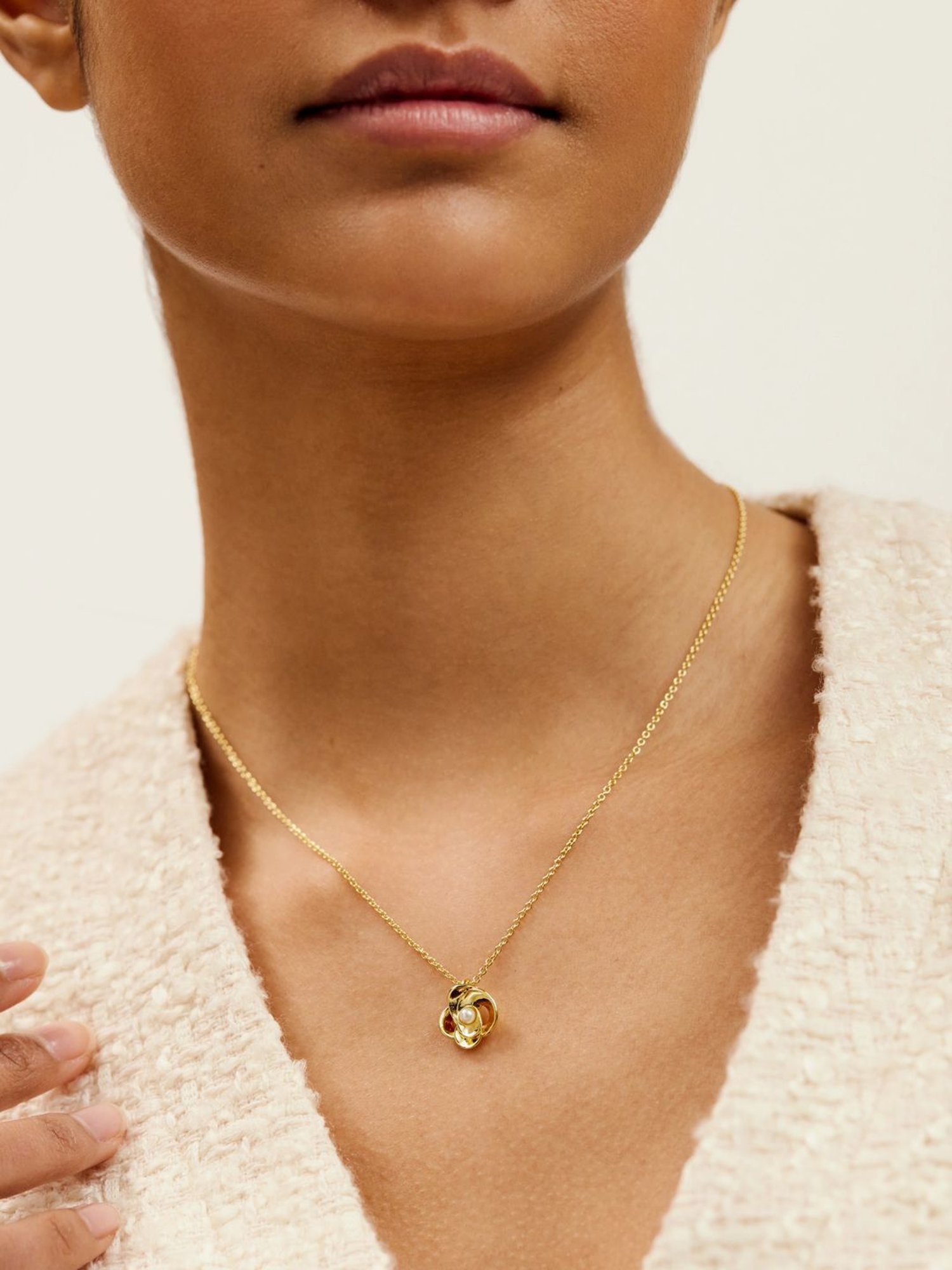 Ted Baker FLORA: Pearl Flower Pendant