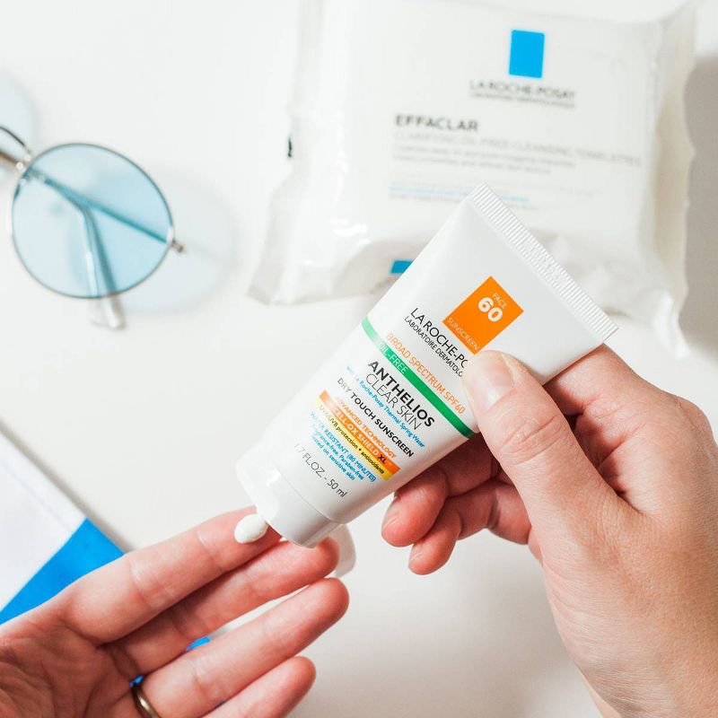 La Roche-Posay Anthelios Clear Skin Dry Touch Face Sunscreen for Acne Prone Skin - SPF 60 - 1.7oz