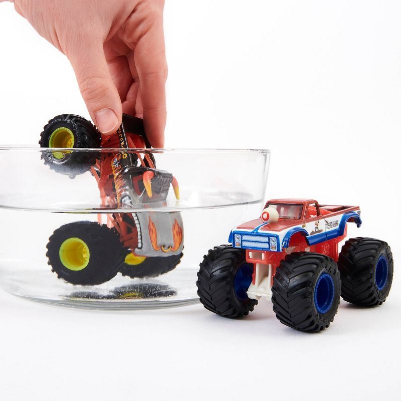 Monster Jam Official El Toro Loco vs. Cyclops Color-Changing Die-Cast Monster Trucks - 1:64 Scale