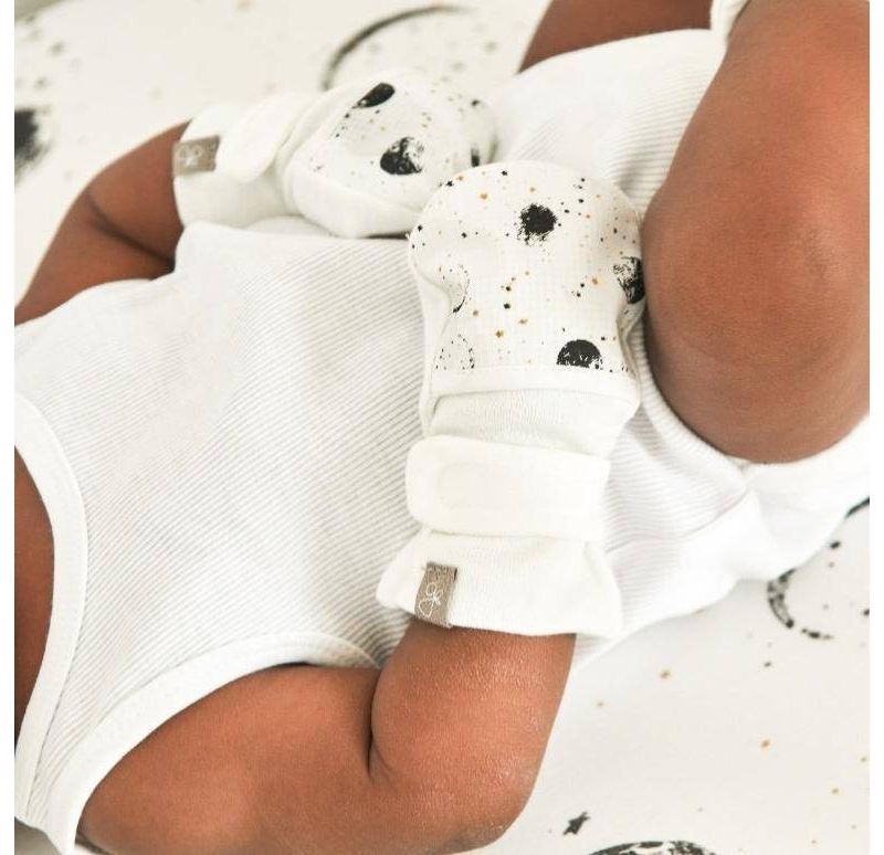 Goumi Baby Organic Cotton Moons Mittens and Boots - White/Gray/Black 0-3M