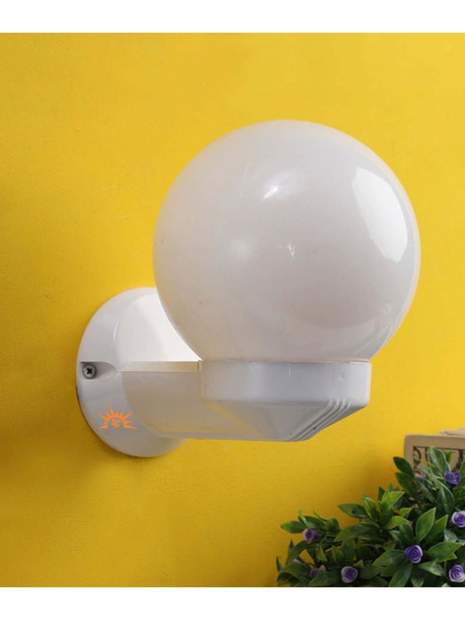 DecorativeRay White Iron Wall Light - Set of 1