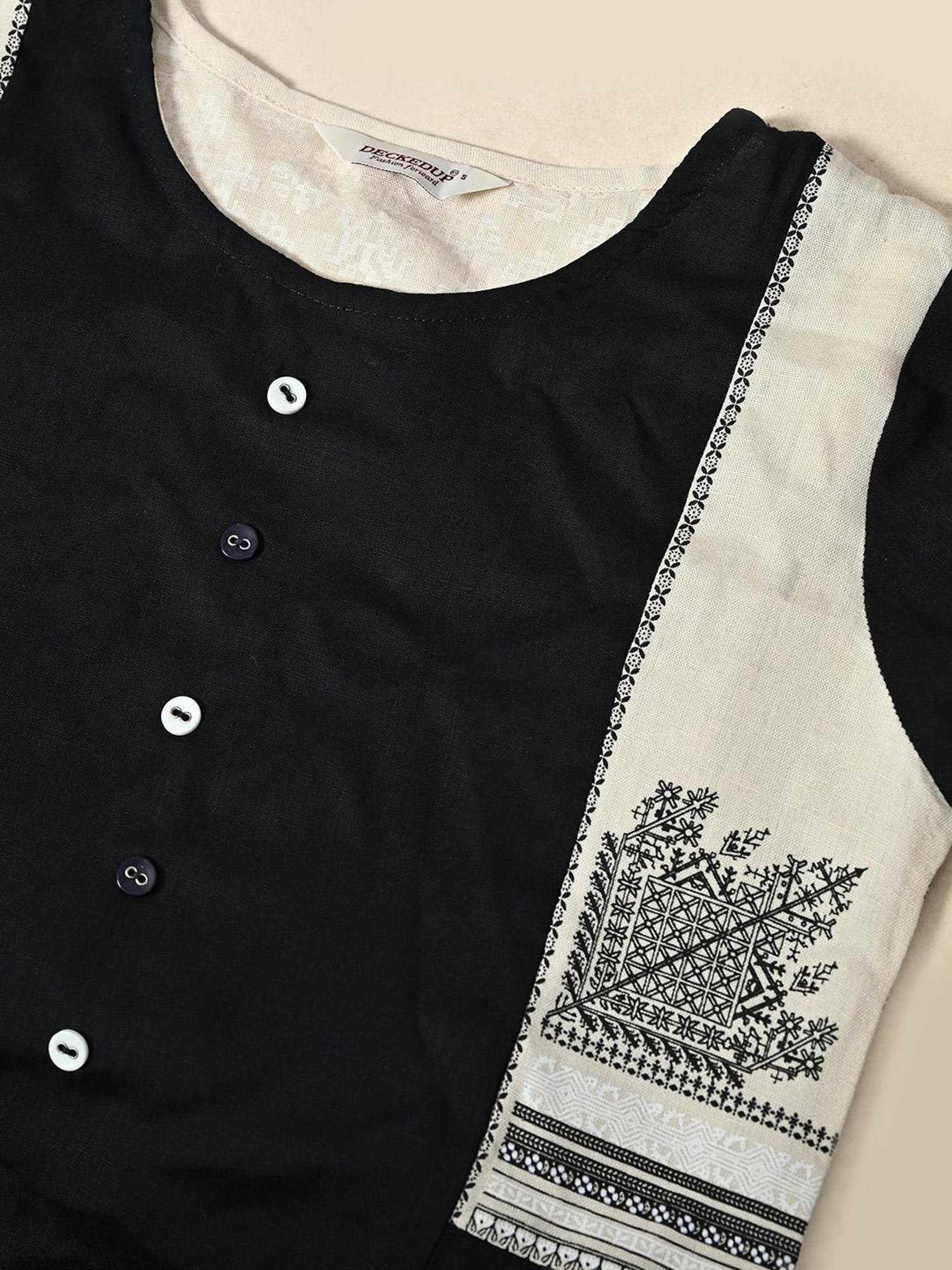 DECKEDUP Black Rayon Embroidered Kurta