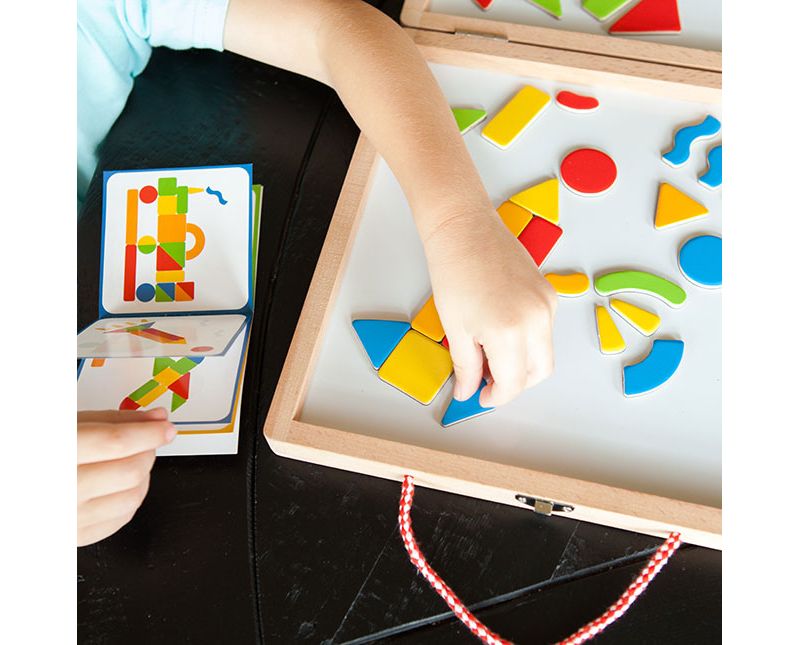  Fat Brain Toys Magnetic Creation Station FB222-1