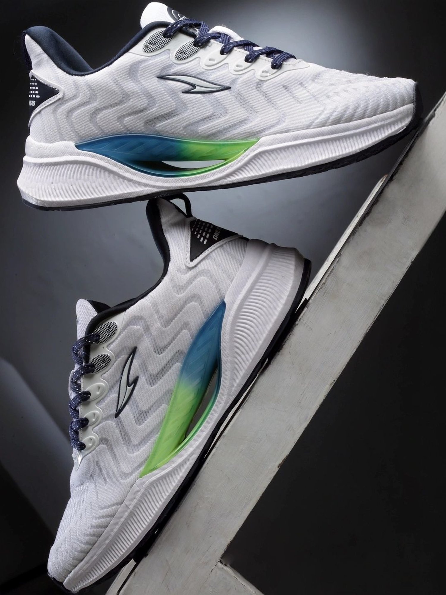 Asian Men's White Running Shoes