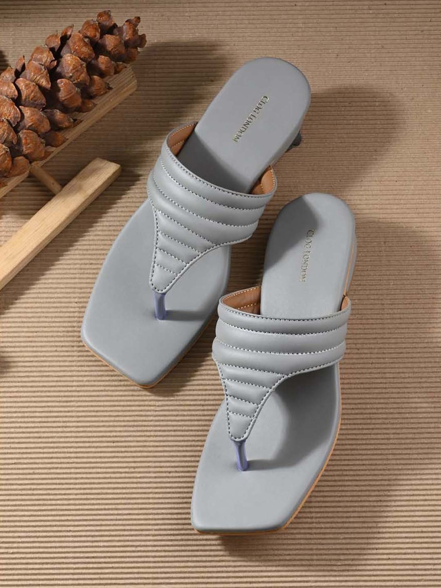 Clog London Women's Grey Thong Sandals