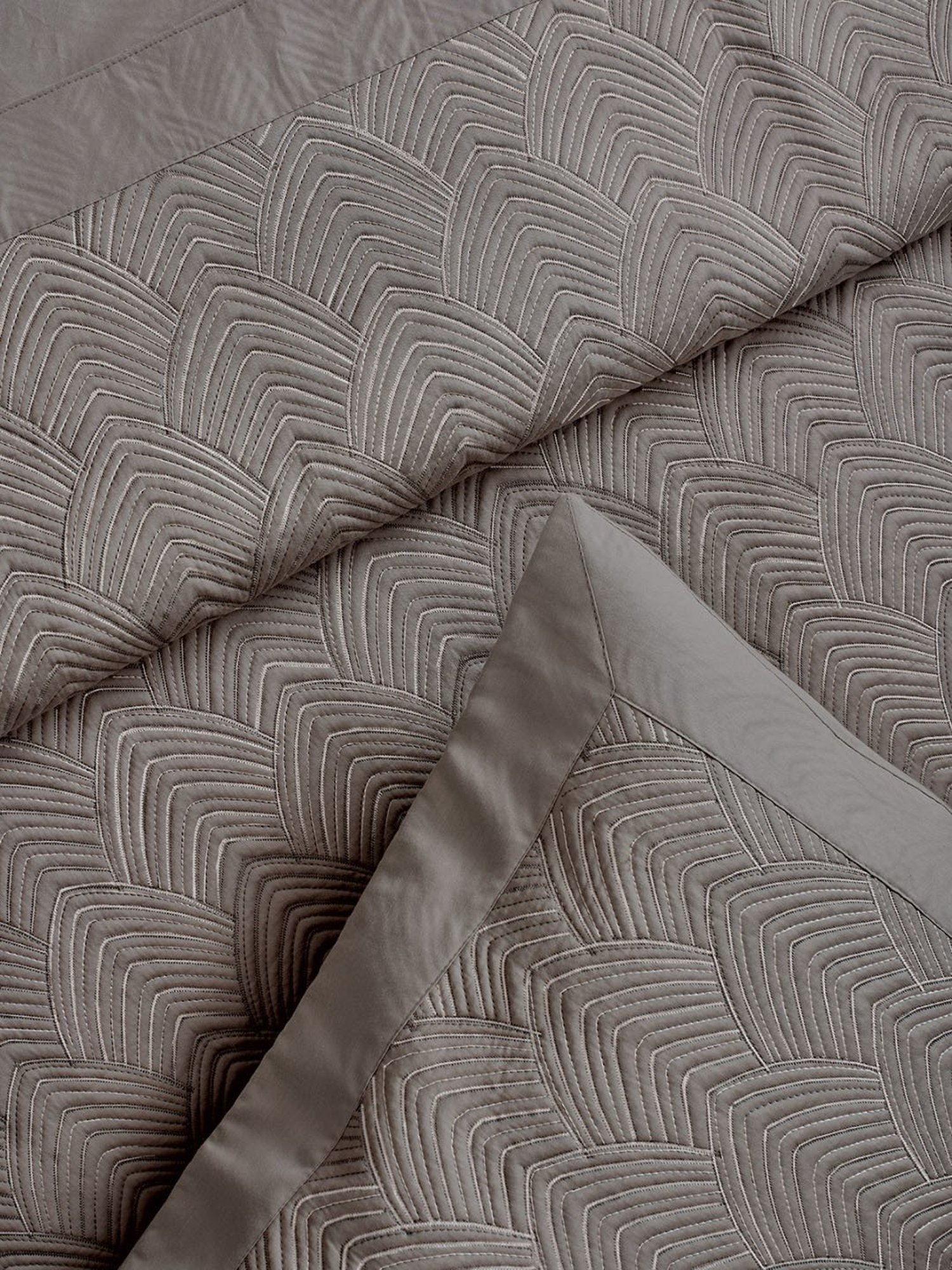 DDECOR Live beautiful Geometric Victorian Metallic Grey 210 TC Cotton Comforters - Set of 3