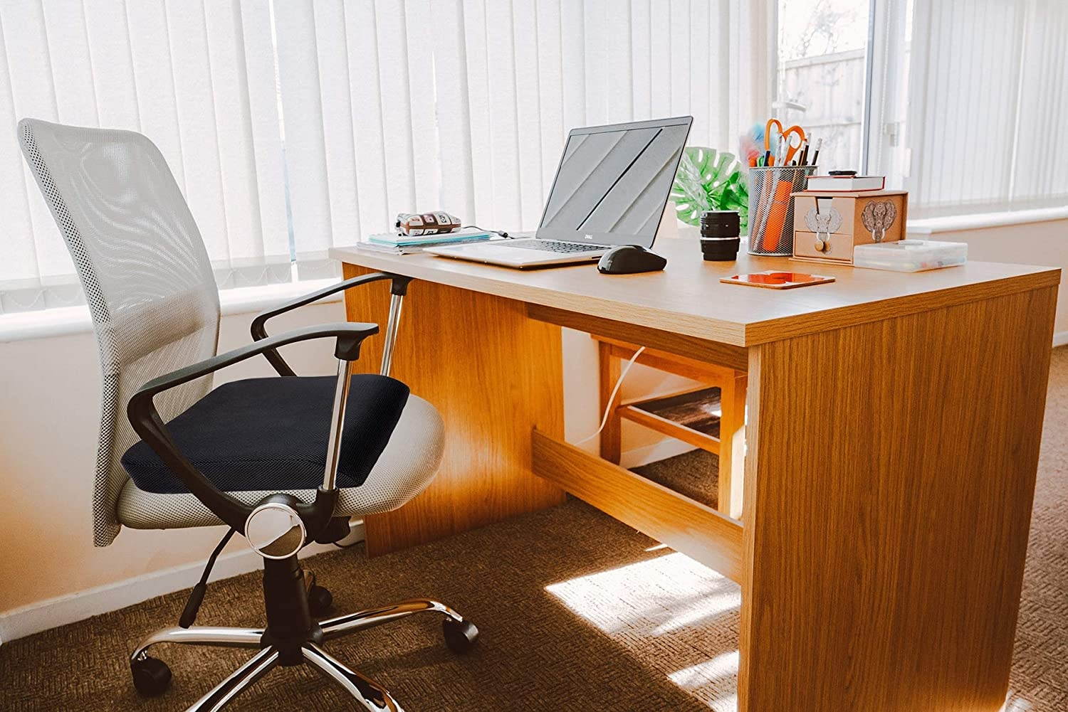 Mind Reader MEMGEL-BLK Pressure Relief for Lower Back, Arms, Non-Slip Orthopedic Ergonomically Cushion, Perfect for Office, Home, Car & More, Chair, Black