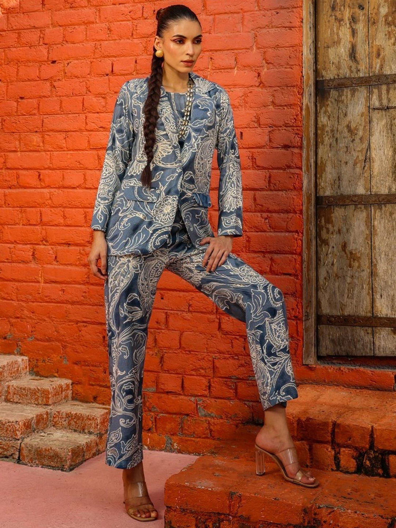 Zolo Label Blue Printed Top Pant Set With Blazer
