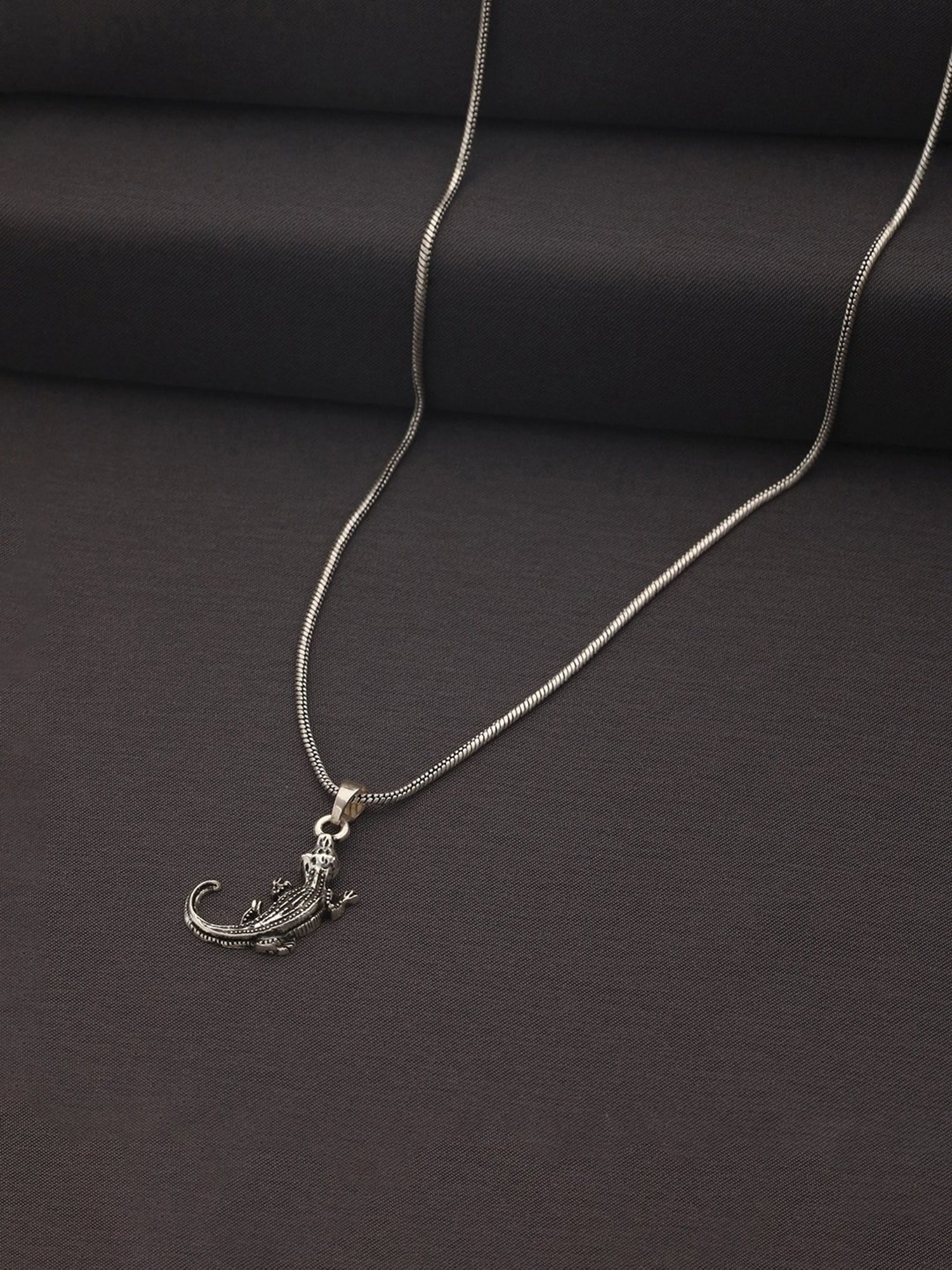 Bold by Priyaasi Crawling Lizard Black Casual Pendant With Chain for Men