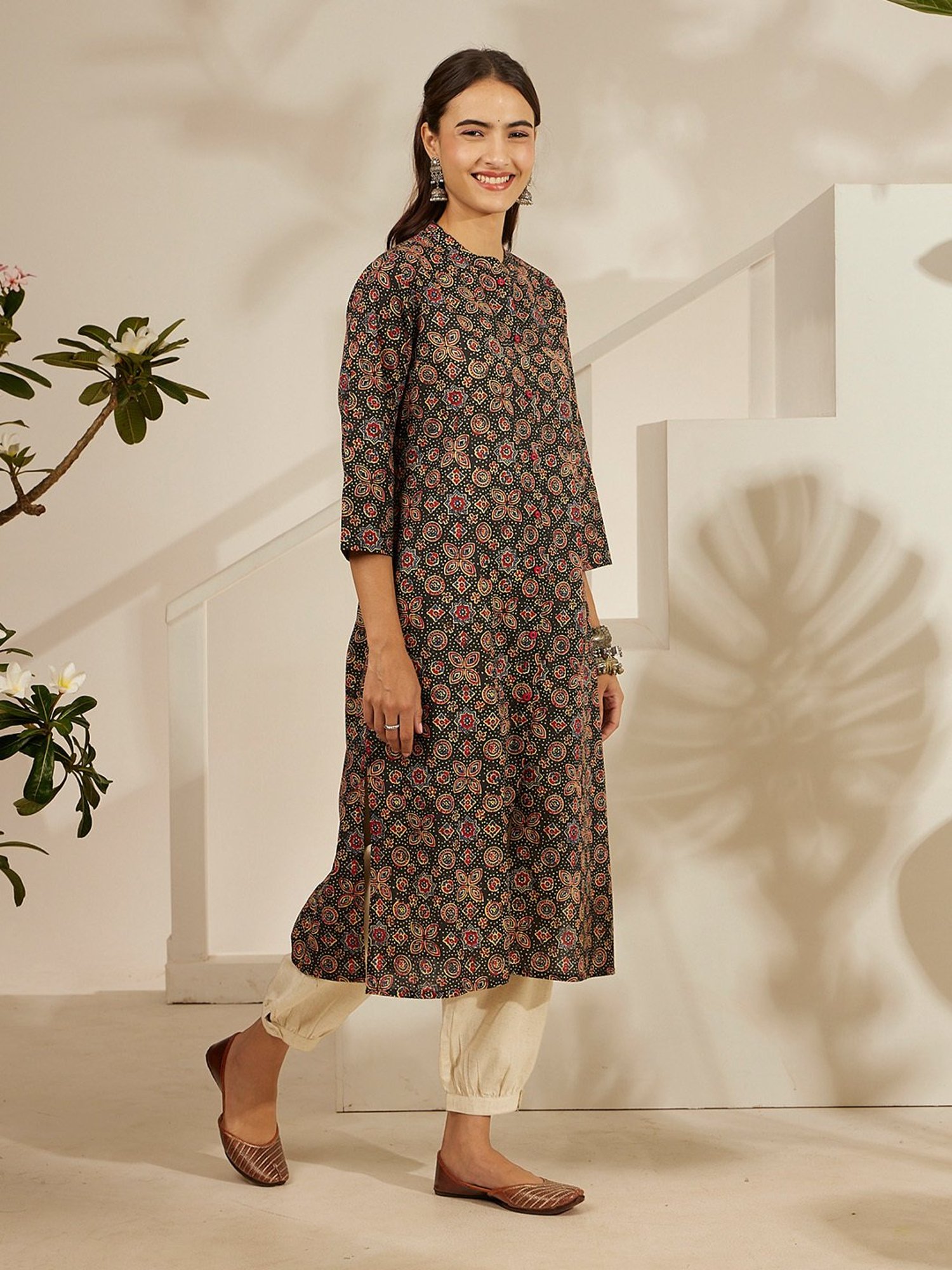 Daali Black Cambric Mandarin Collar 3/4 Sleeves Basics Kurta with Two Pockets