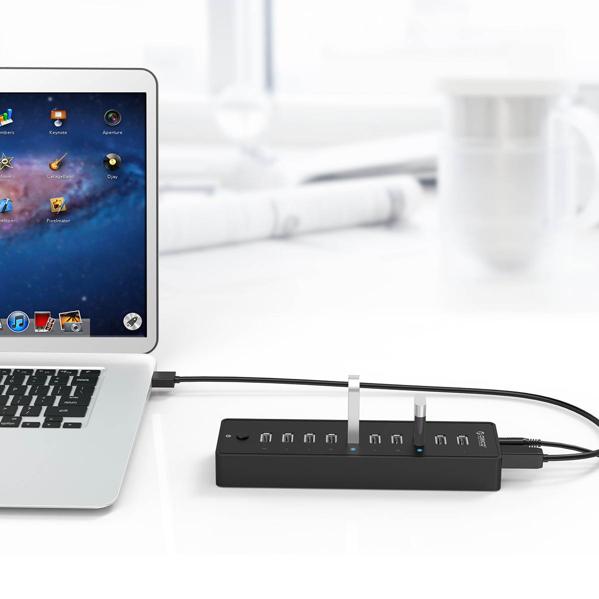 USB 3.0 Hub, Portable SuperSpeed 4 Port USB 3.0 Hub with Built-in Cable , USB Extension Multi-function USB Dock Hot Swapping Support for  Mac, PC, USB Flash Drives and Other Devices
