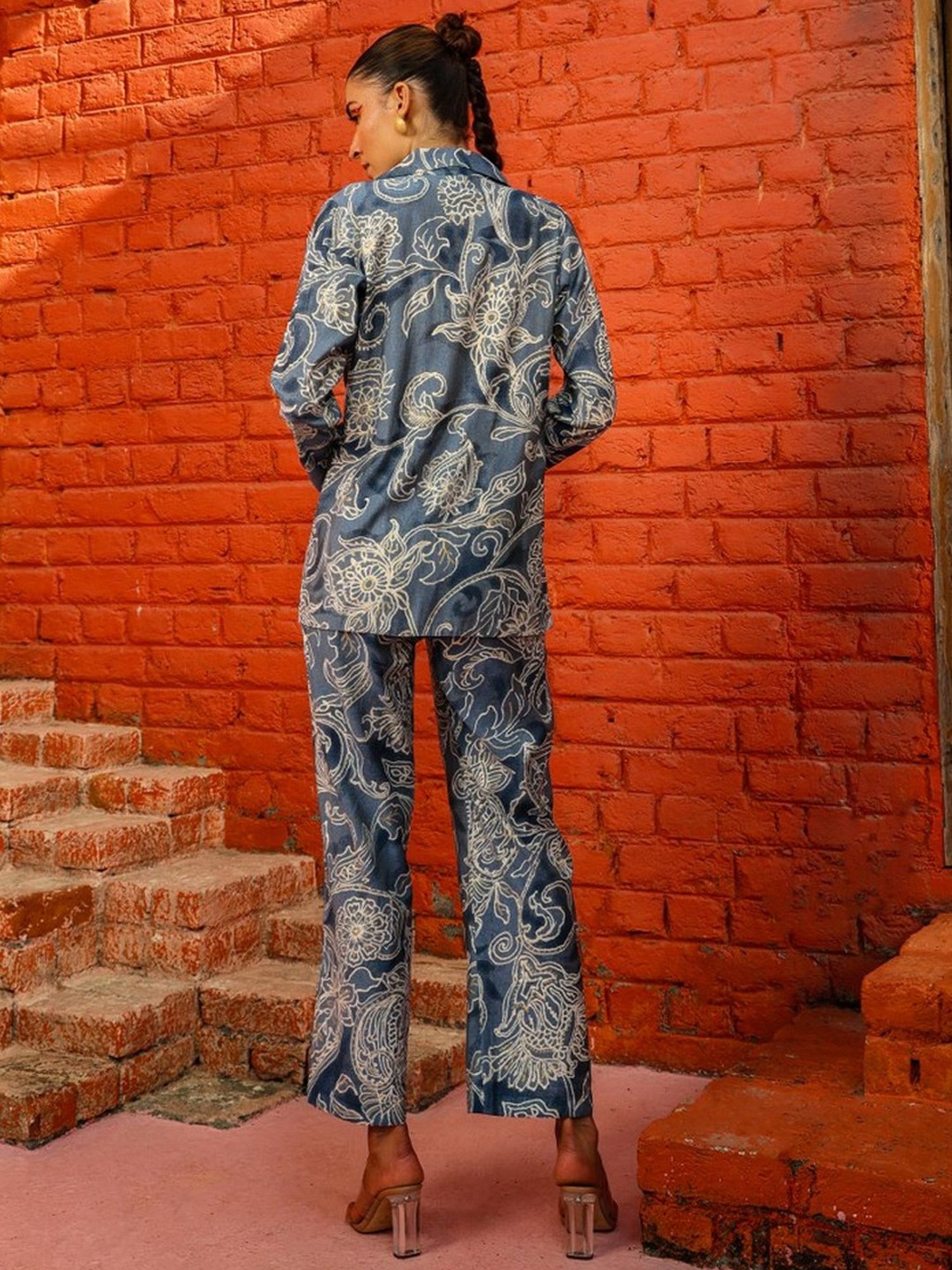 Zolo Label Blue Printed Top Pant Set With Blazer