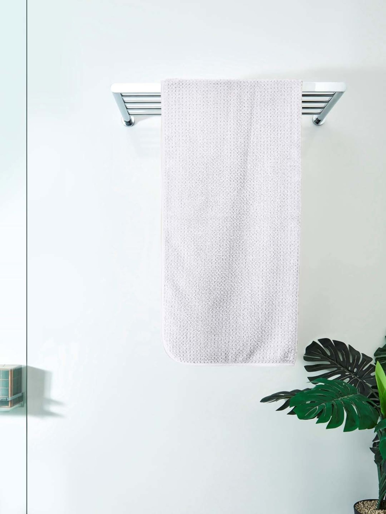 DDecor Linea White Cotton 550 GSM Bath Towel - Set of 1