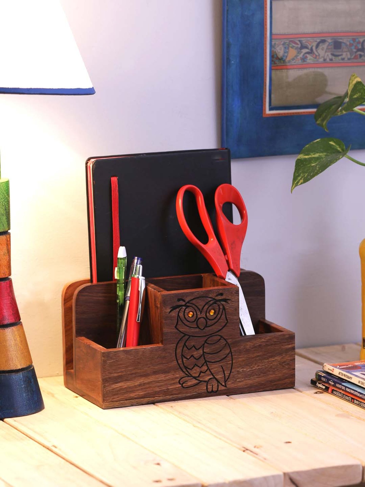 VarEesha Dark Brown Sheesham Wood Wise Owl Penstand - Set of 1