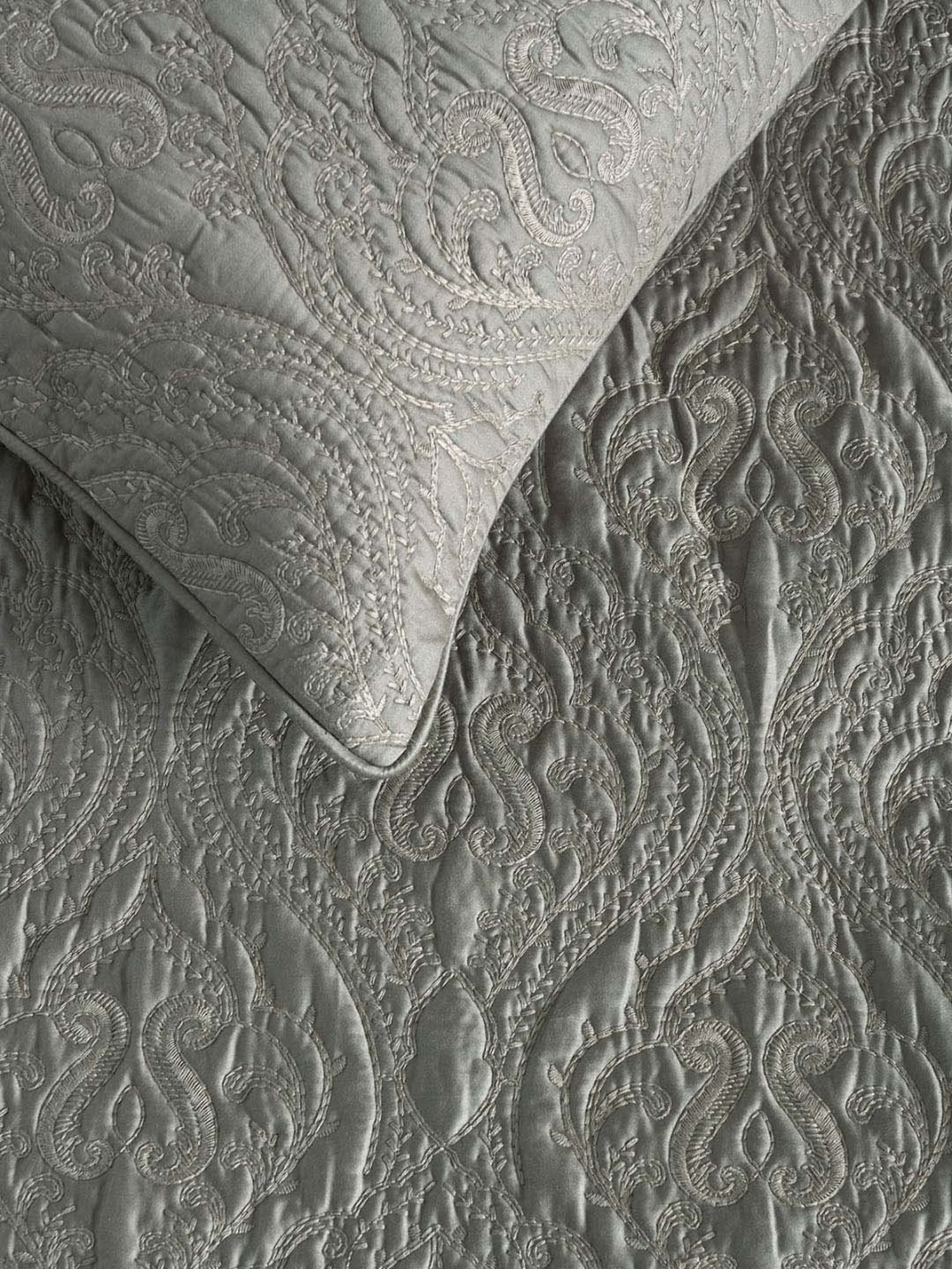 DDECOR Live beautiful Embroidery Baroque Metallic Grey 210 TC Cotton Comforters - Set of 3