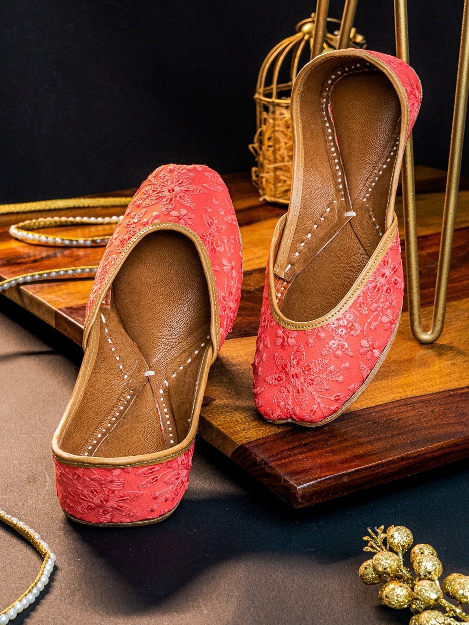 NR by Nidhi Rathi Women's Red Ethnic Juttis