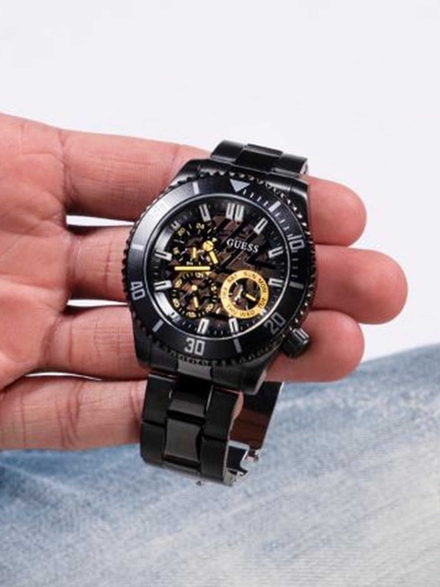 GUESS AXLE Men Round Black Dial Analog Watch - GW0488G3