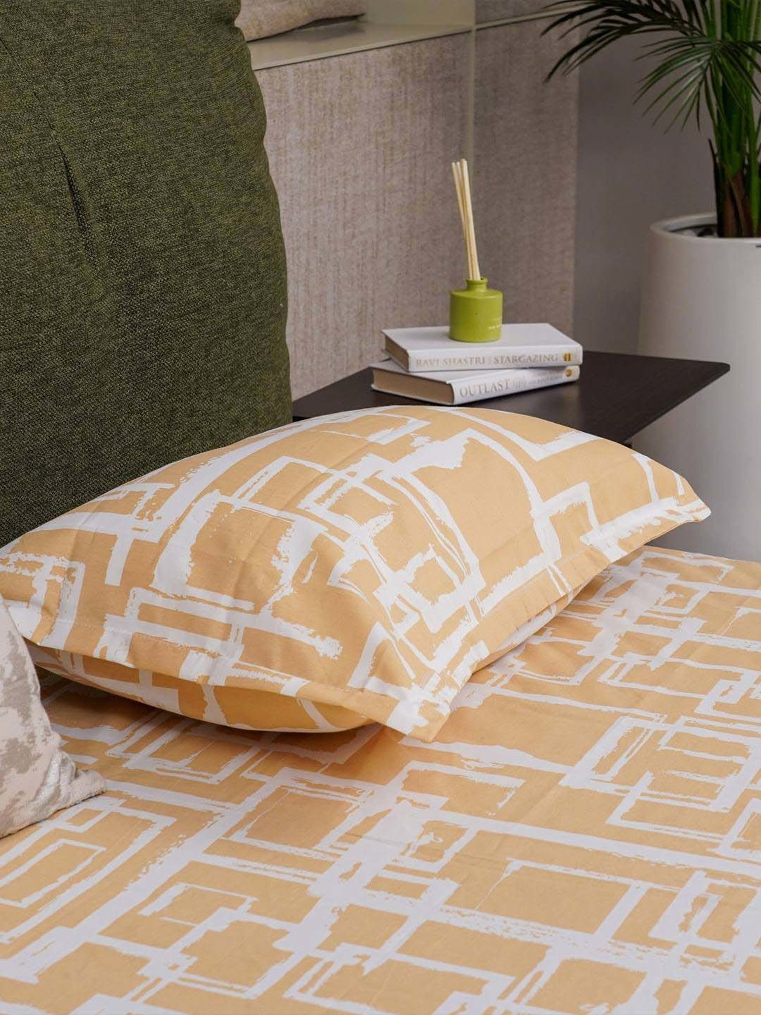 Urban Space Serene Brown Cotton 200 TC Queen Size Bedsheet With Pillow Covers