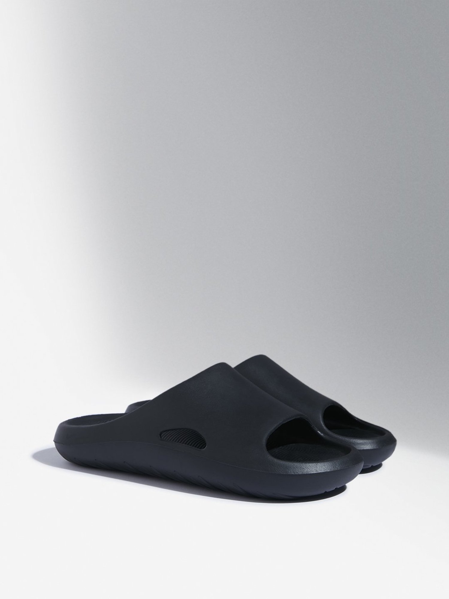 SOLEPLAY by Westside Black Solid Pool Slides