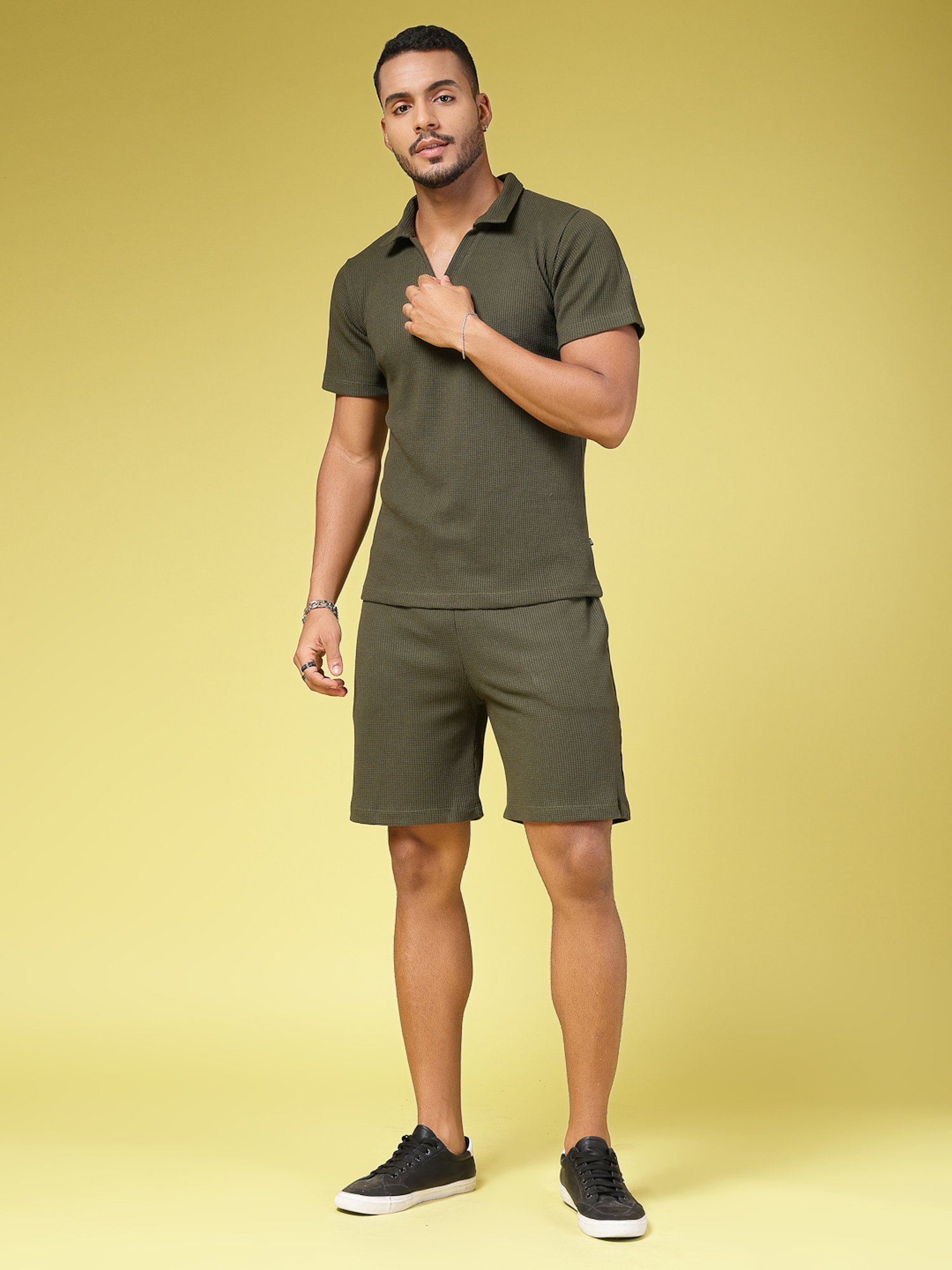 Rigo Olive Slim Fit Textured T-Shirt & Shorts Set
